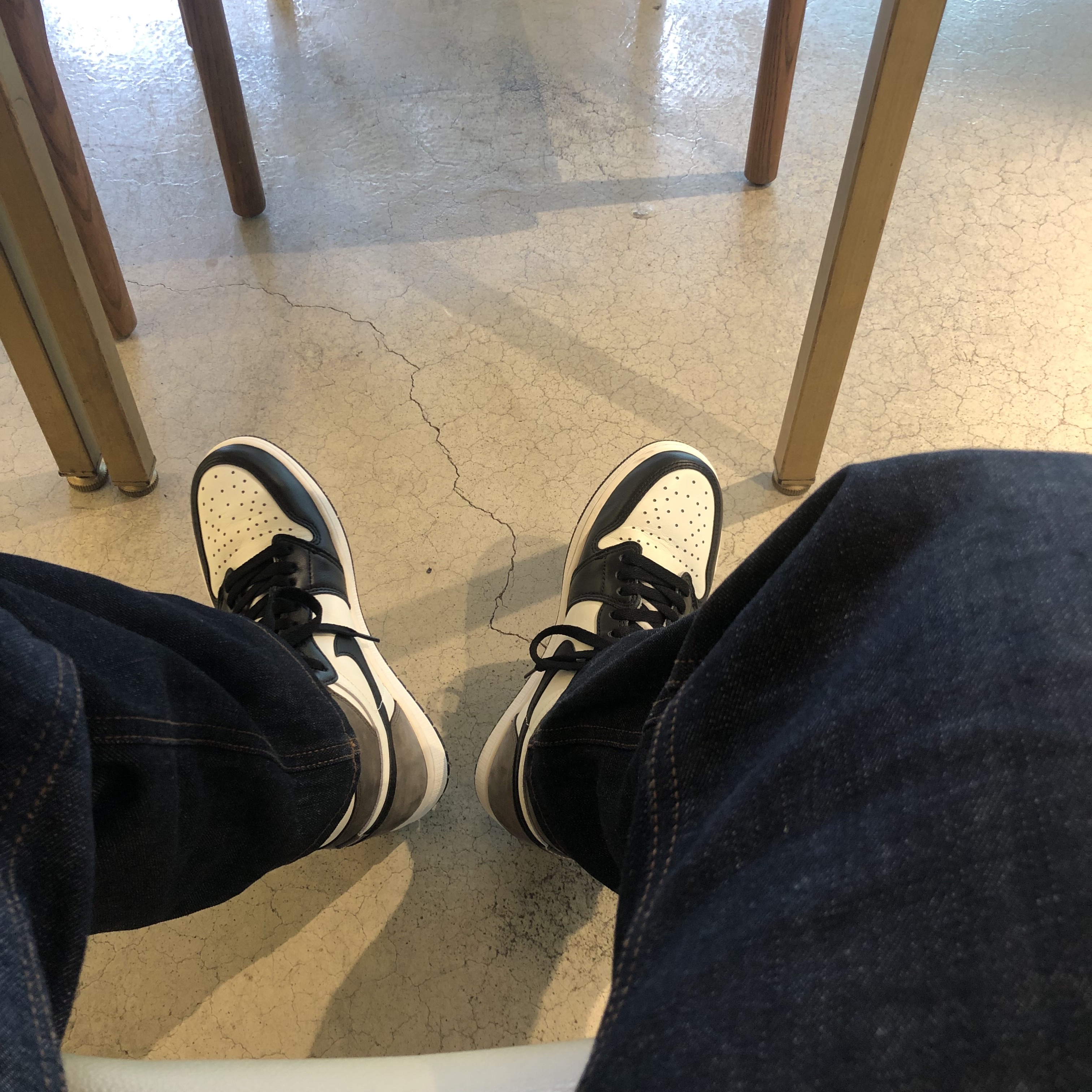 Jordan 1 Retro High OG Black Mocha 착용 스타일 - 2