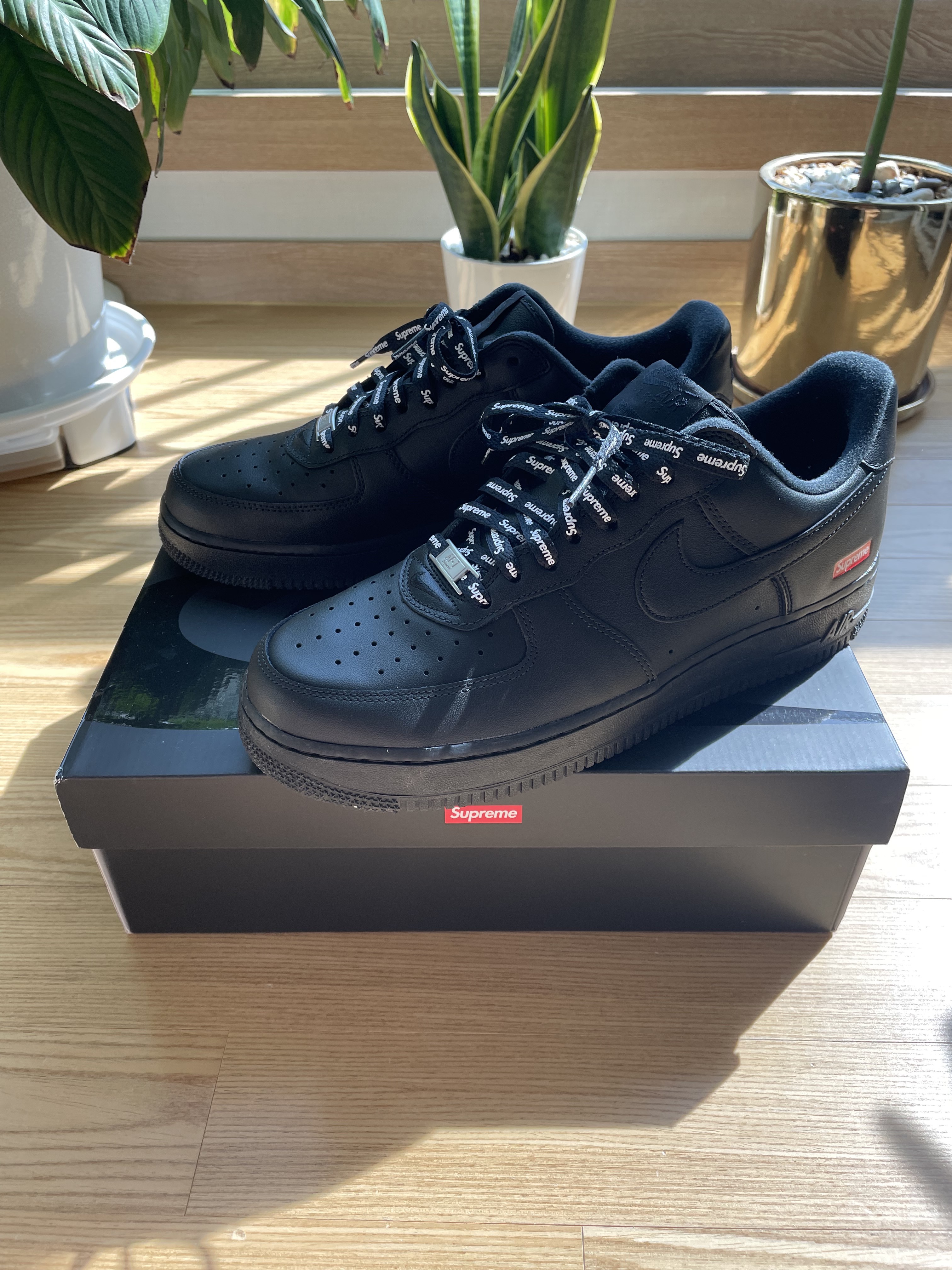 Nike x Supreme Air Force 1 Low Black 착용 스타일 - 3