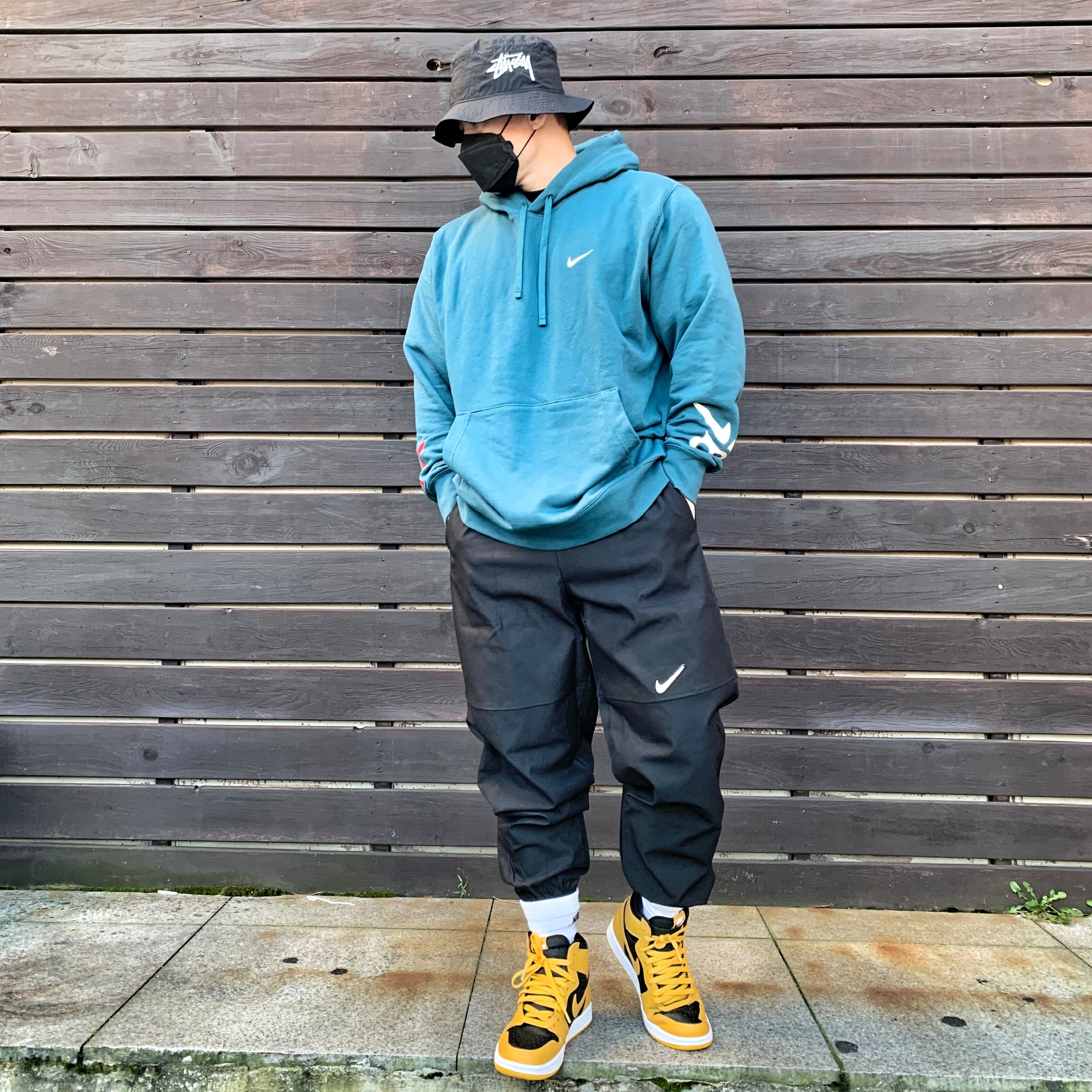 Nike x Stussy Bucket Hat Black, Jordan 1 Retro High OG Pollen 착용 스타일 - 1