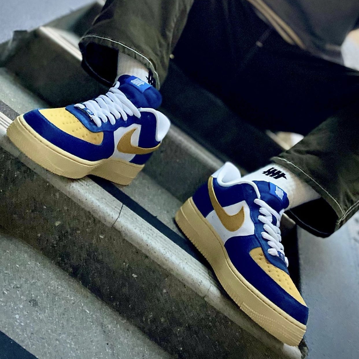 Nike x Undefeated Air Force 1 Low SP 5 On It Court Blue 착용 스타일 - 4