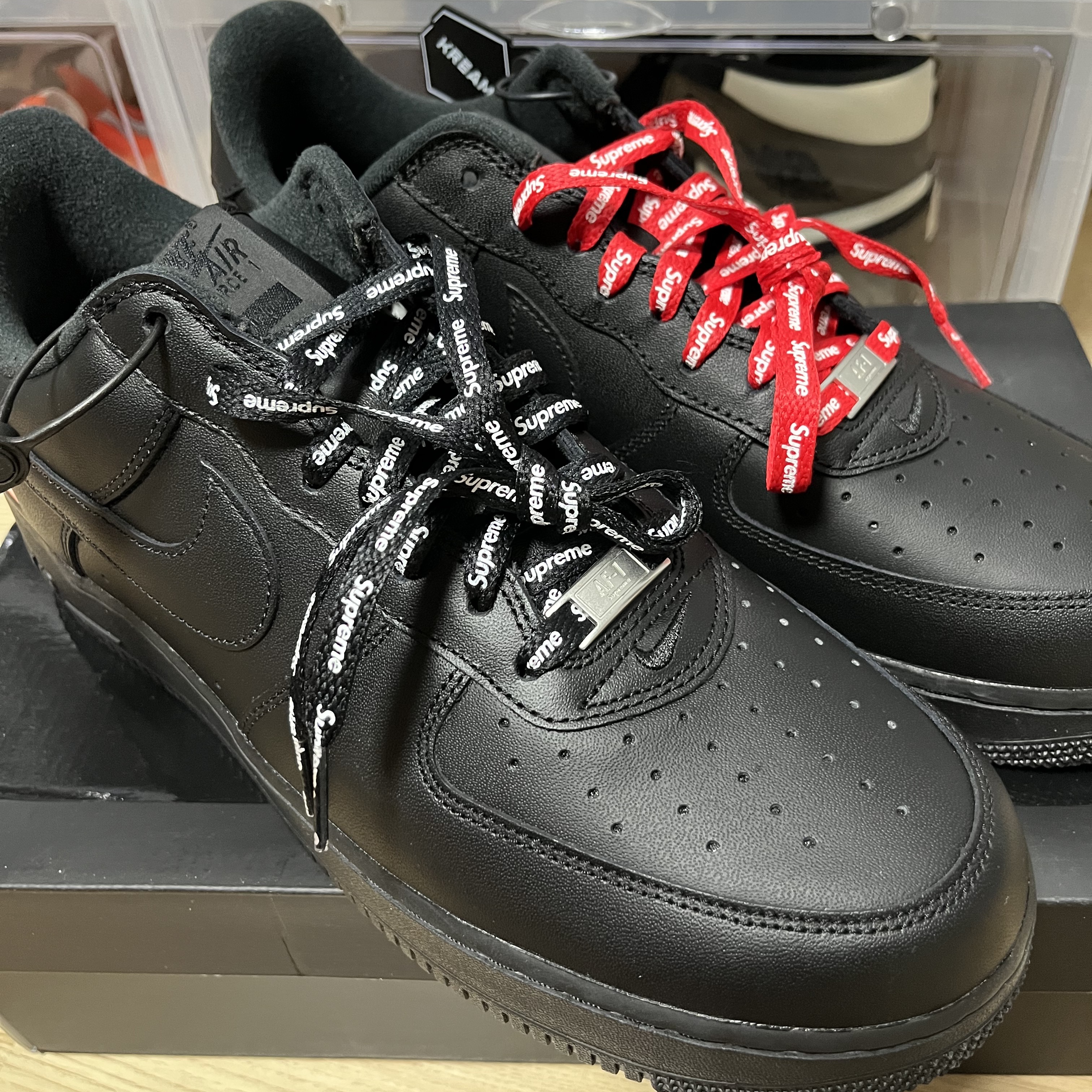 Nike x Supreme Air Force 1 Low White, Nike x Supreme Air Force 1 Low Black 착용 스타일