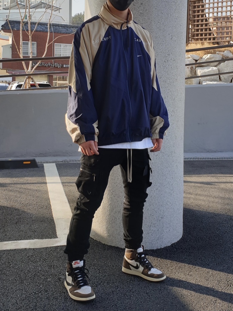 Jordan 1 x Travis Scott Retro High OG SP Mocha, Nike x Cav Empt Track Jacket Navy 착용 스타일