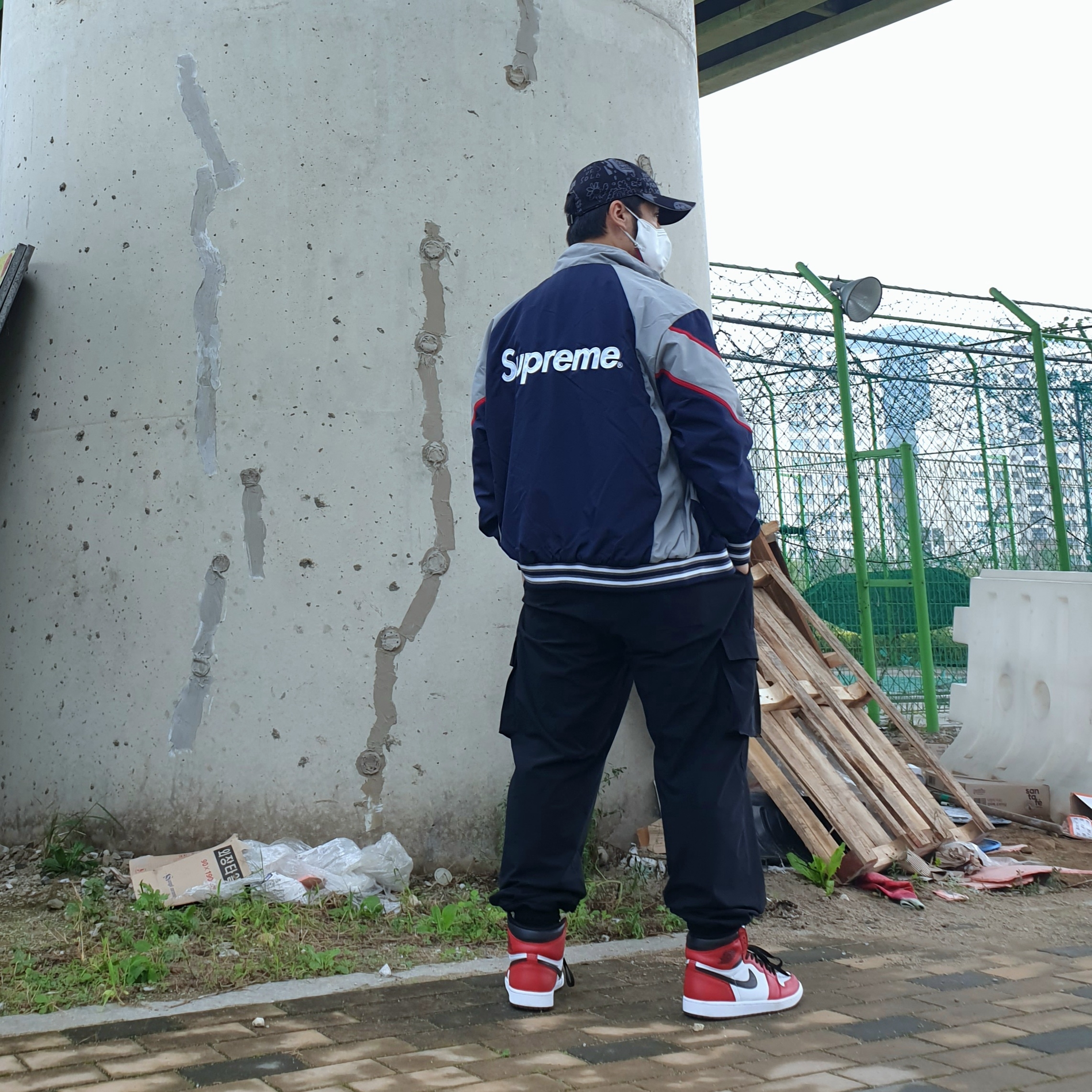 Jordan 1 Retro High OG Chicago 2015, Supreme x New York Yankees Track Jacket Navy - 21FW 착용 스타일