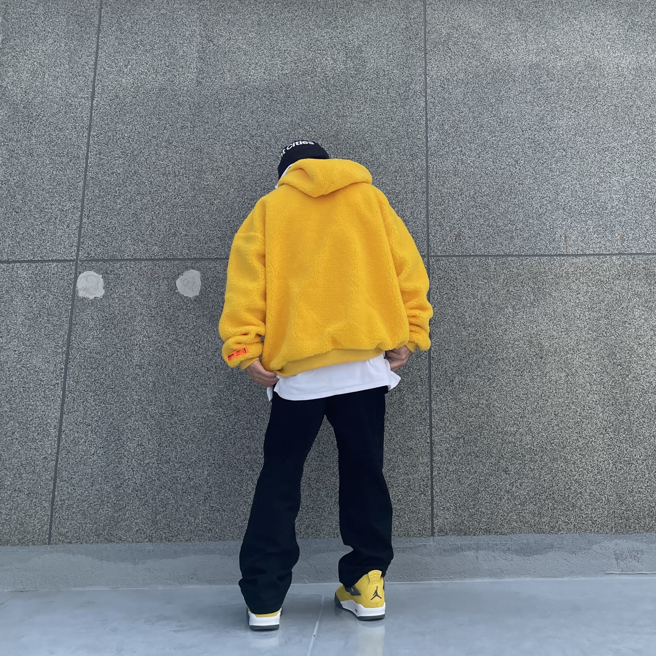 Jordan 4 Retro Tour Yellow 착용 스타일 - 2