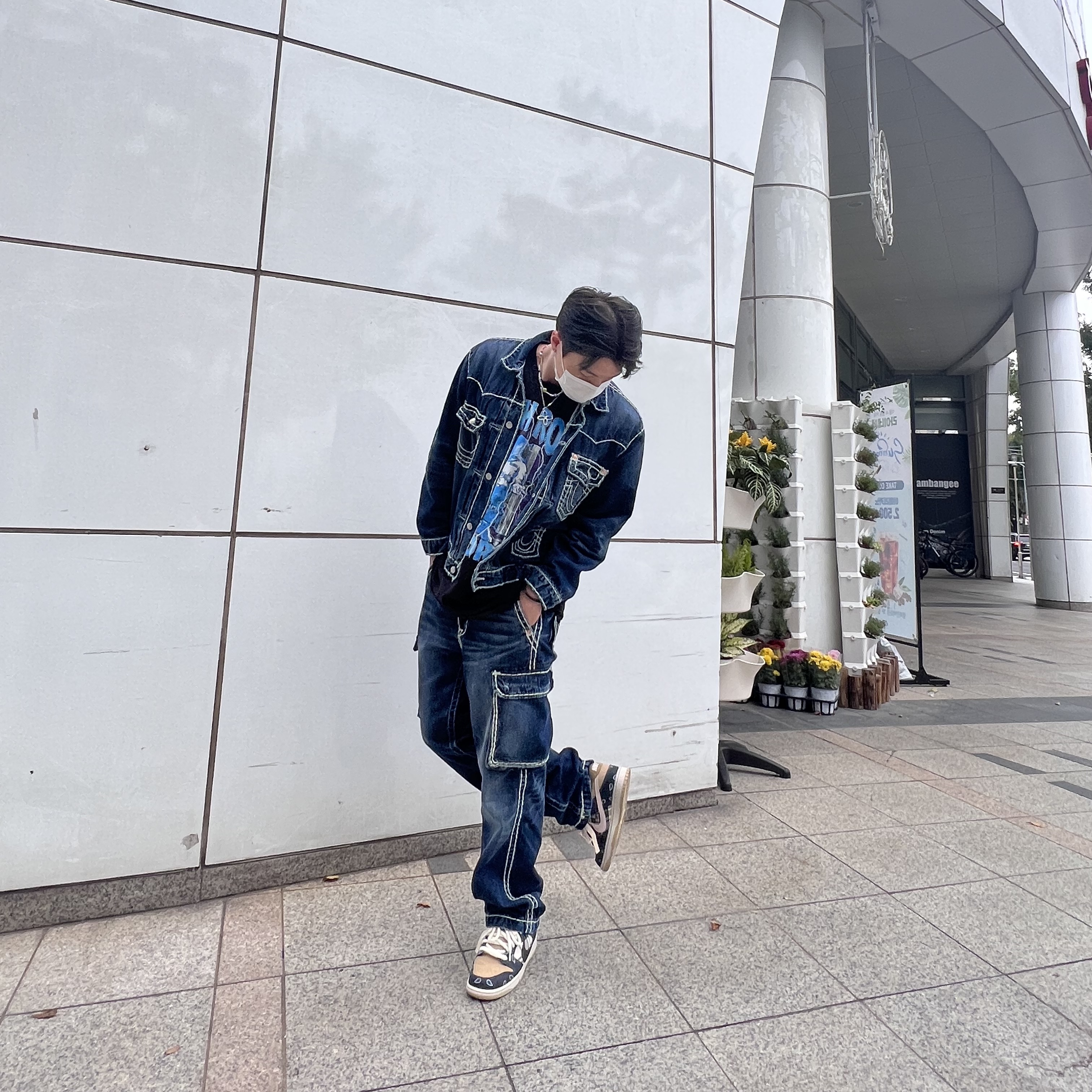 Supreme x True Religion Denim Trucker Jacket Washed Blue - 21FW, Supreme x True Religion Denim Cargo Pants Washed Blue - 21FW 착용 스타일 - 1