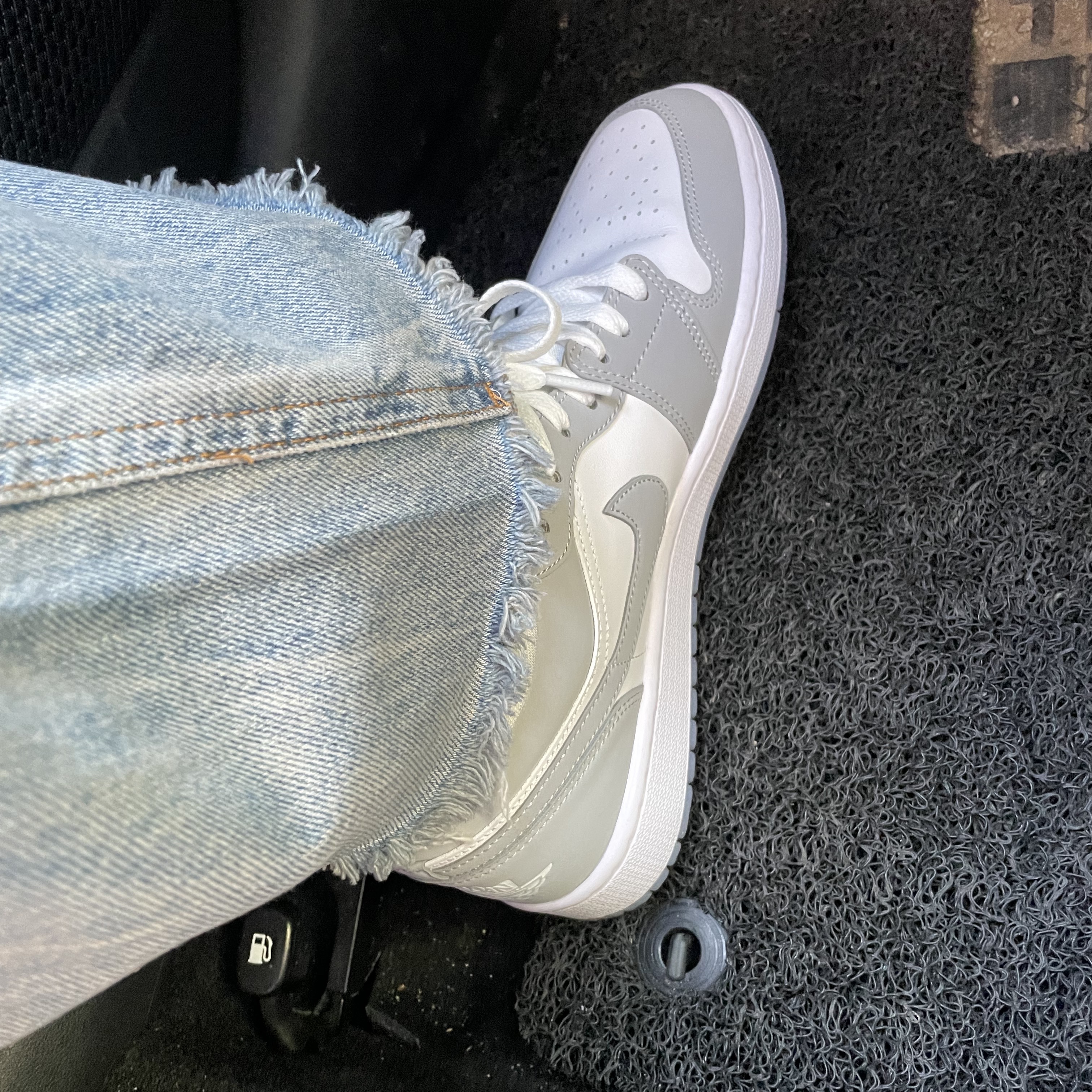 (W) Jordan 1 Low White Wolf Grey 착용 스타일