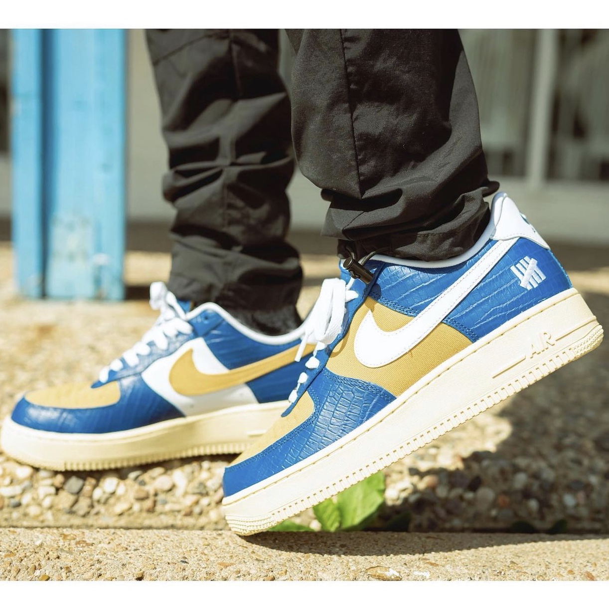 Nike x Undefeated Air Force 1 Low SP 5 On It Court Blue 착용 스타일 - 1