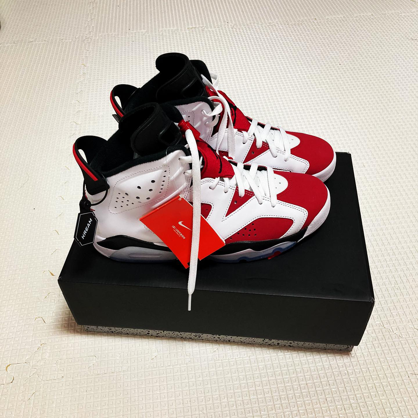 Jordan 6 Retro Carmine 2021 착용 스타일 - 1