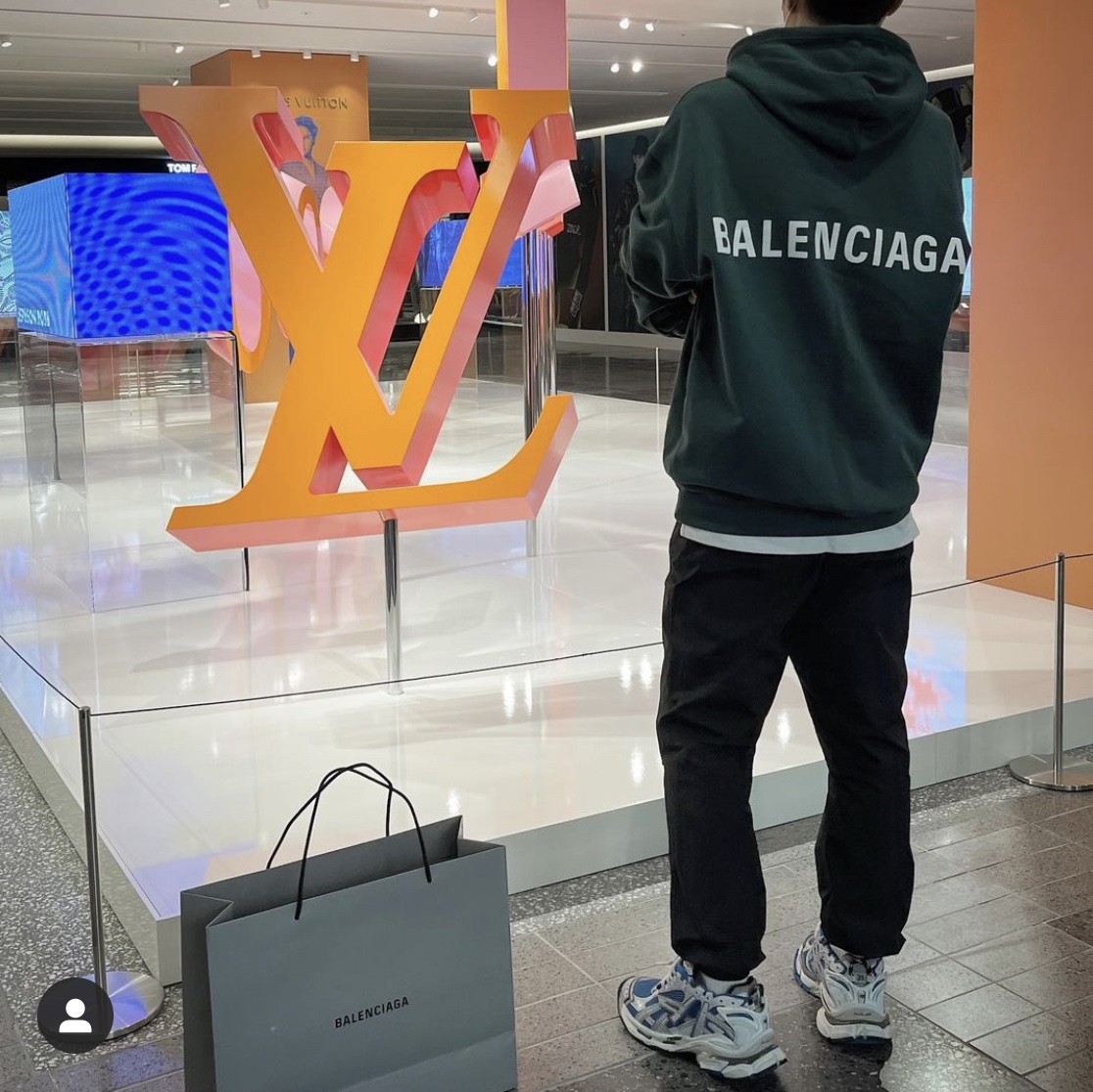 Balenciaga Runner Sneakers Blue White 착용 스타일
