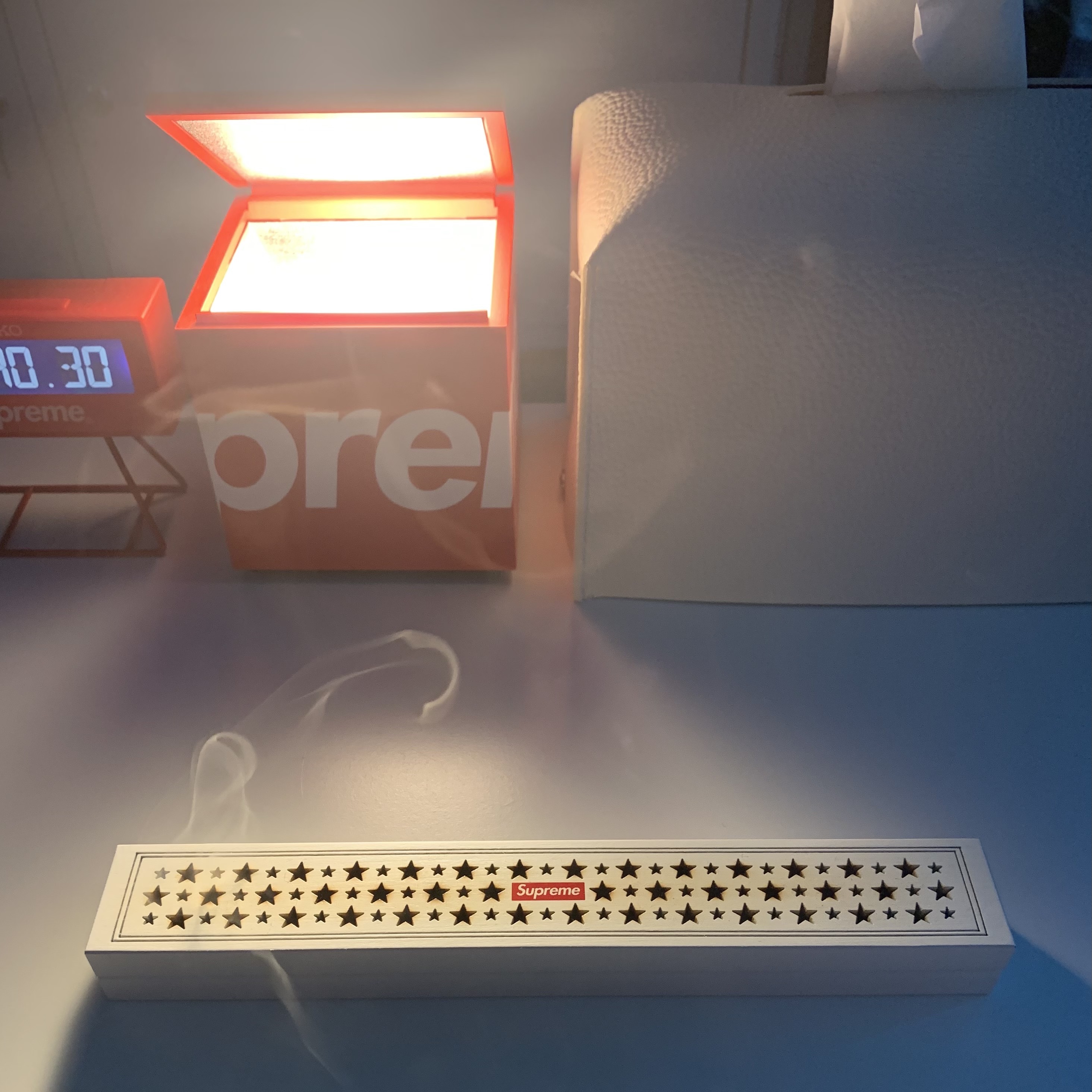 Supreme Stars Incense Burner White - 20SS 착용 스타일