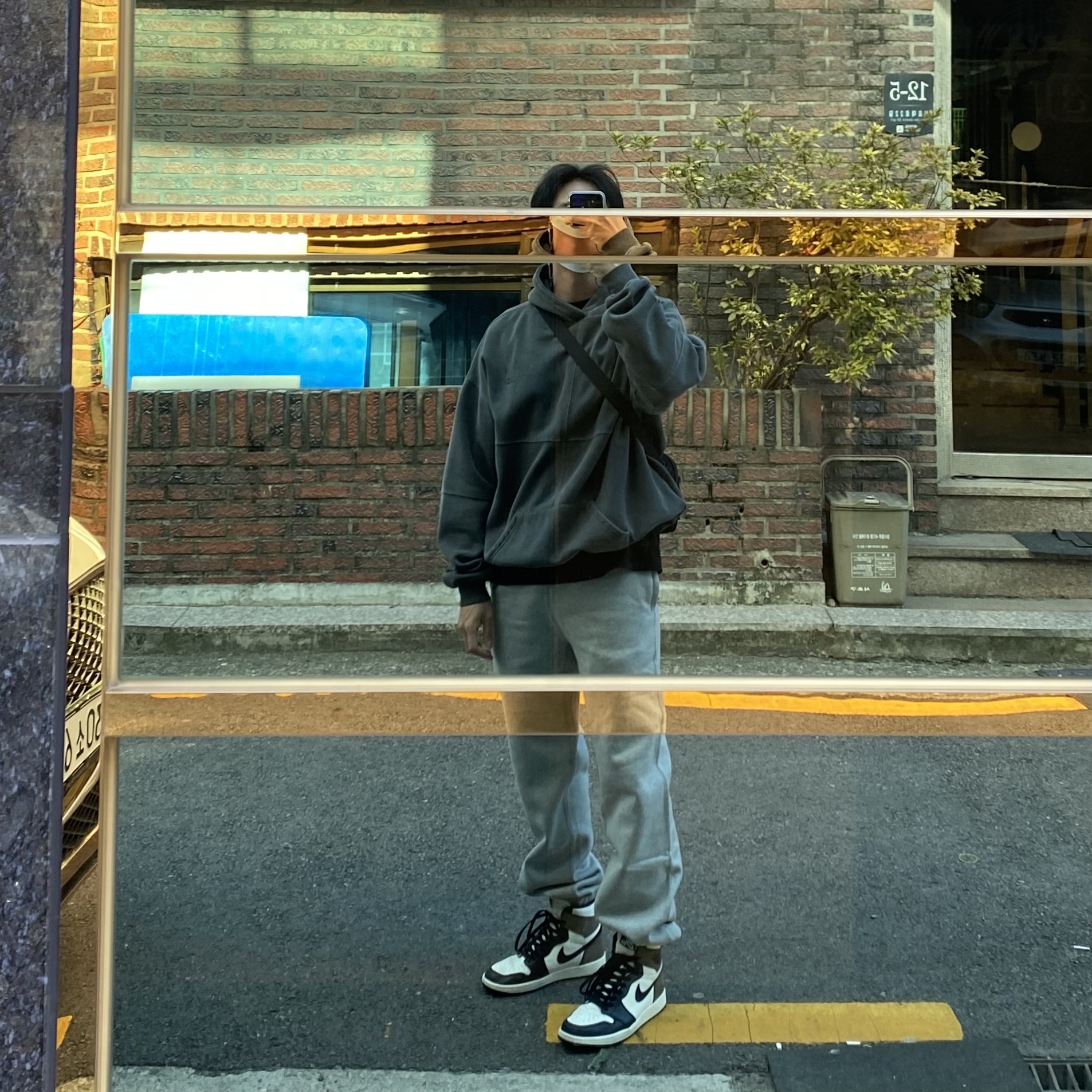 IAB Studio Blocked Pigment Hoodie Black, Nike NRG Solo Swoosh Fleece Pants Dark Grey Heather - US/EU 착용 스타일