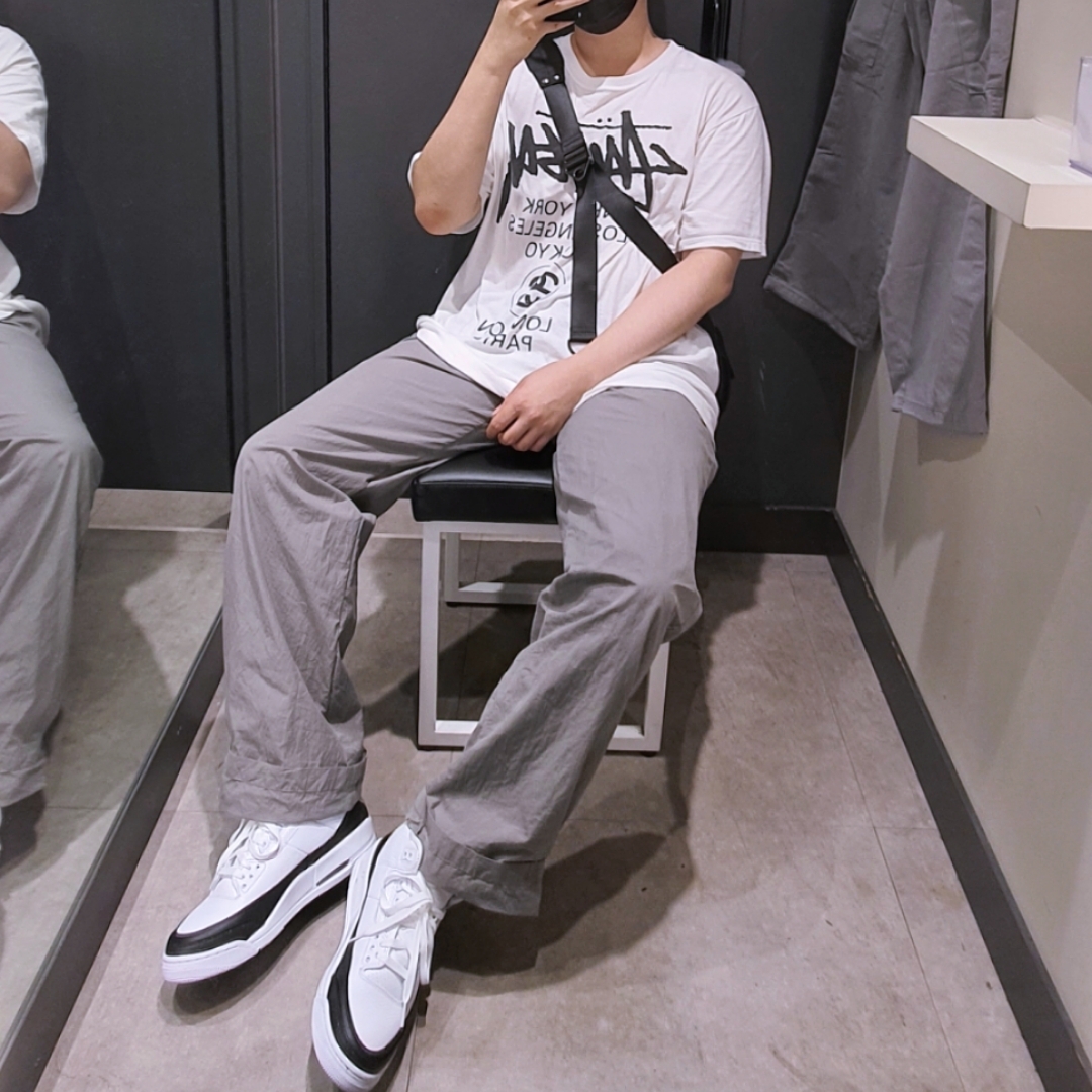 Jordan 3 x Fragment Retro SP White Black, Stussy World Tour T-Shirt White 착용 스타일