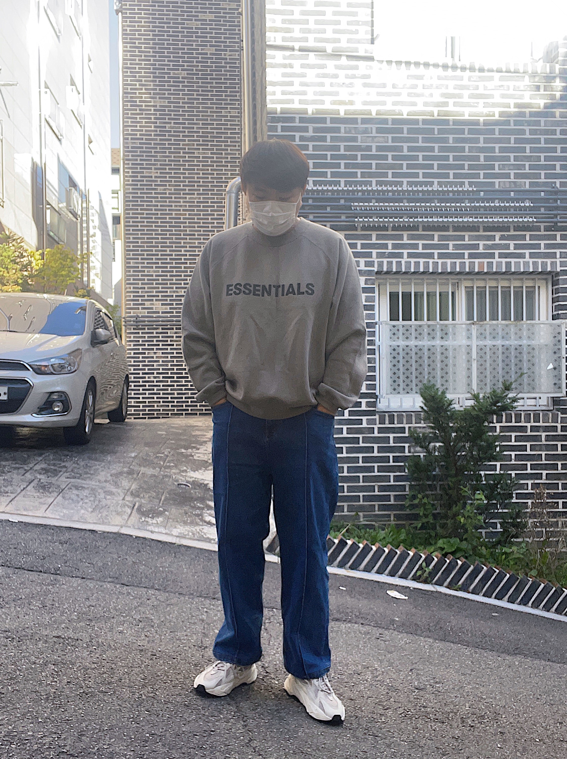 Essentials 3D Silicon Applique Crewneck Gray Flannel/Charcoal - 20SS, Adidas Yeezy Boost 700 V2 Static 2018 착용 스타일
