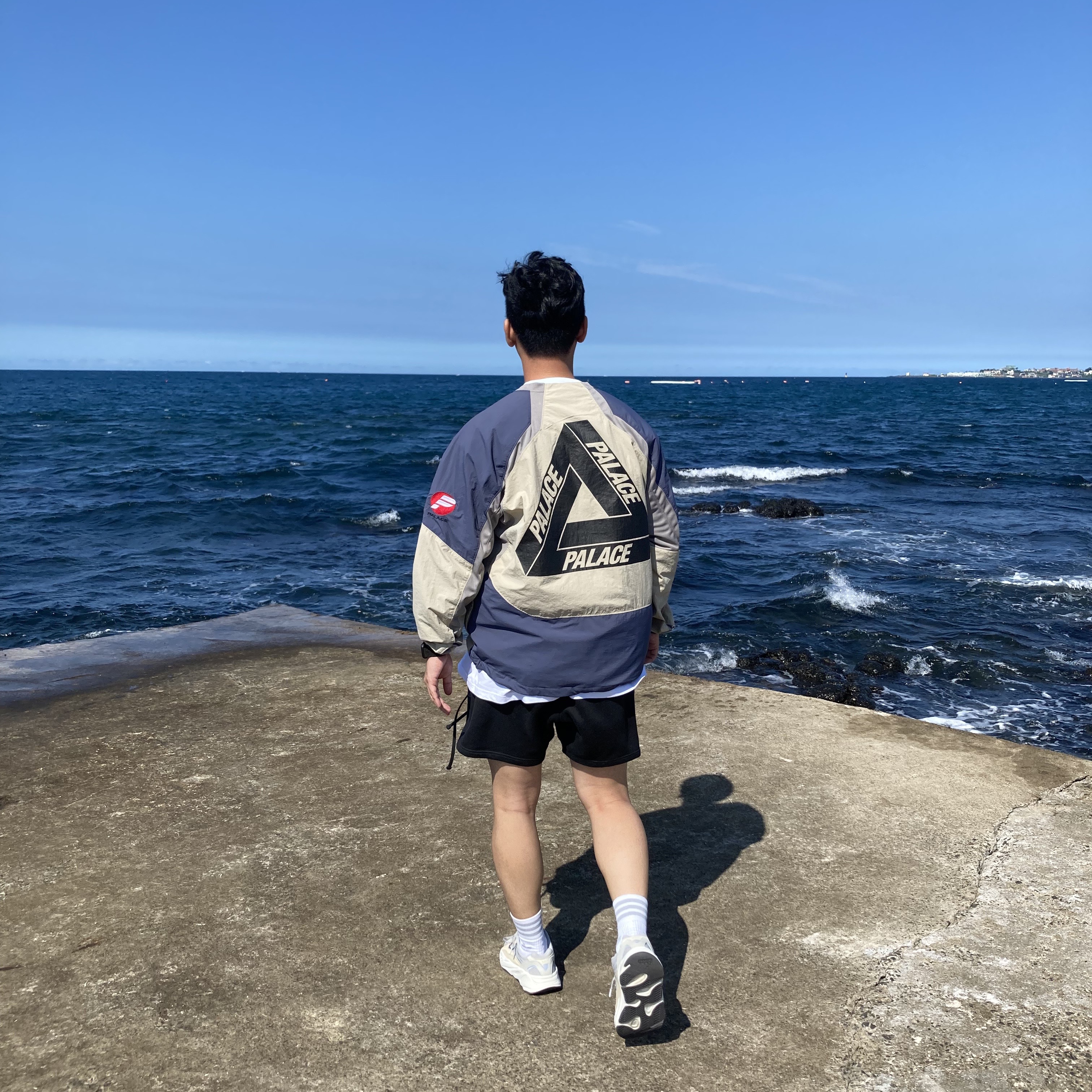 Adidas Yeezy Boost 700 V2 Cream, Essentials Sweatshorts Black - 21SS 착용 스타일