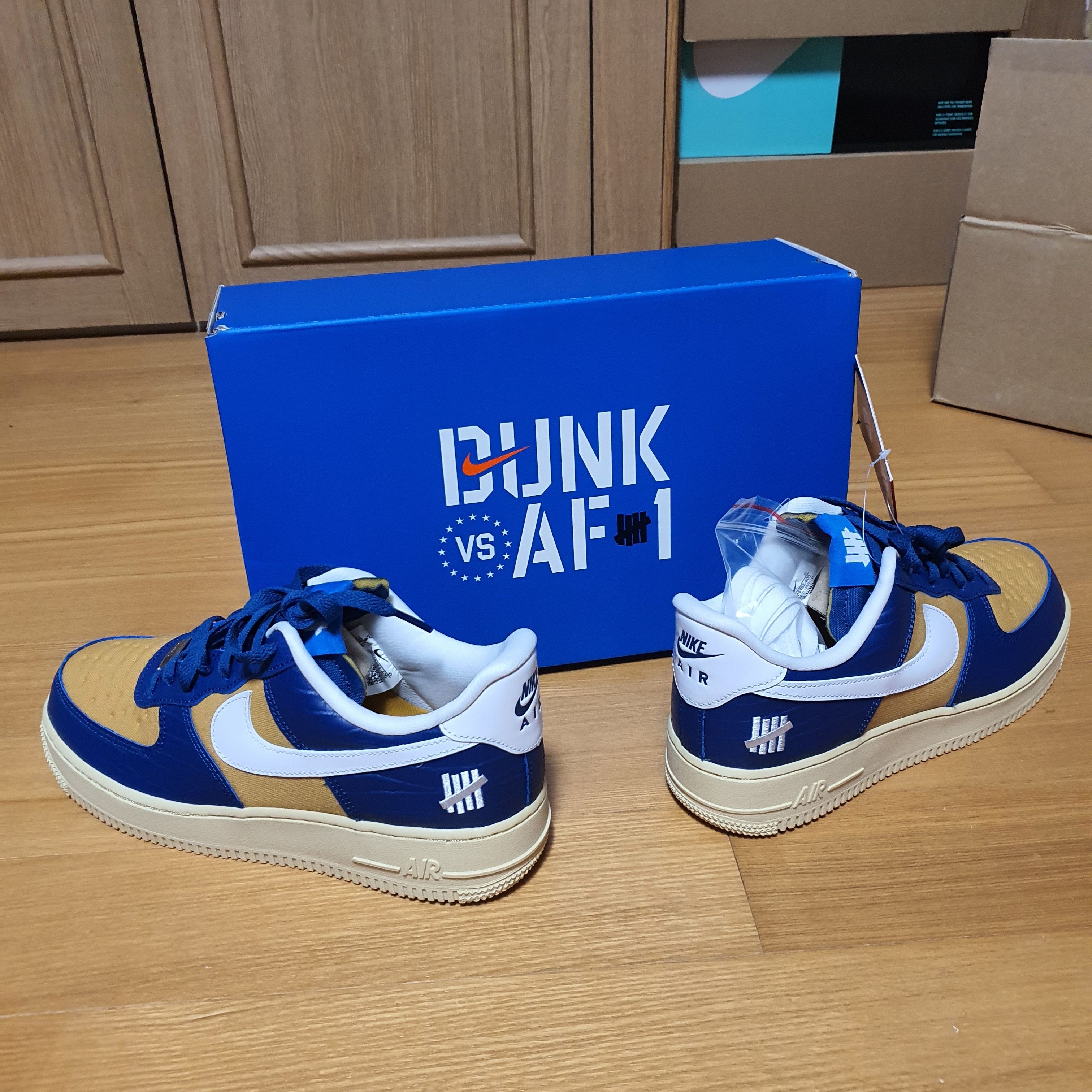 Nike x Undefeated Air Force 1 Low SP 5 On It Court Blue 착용 스타일 - 3