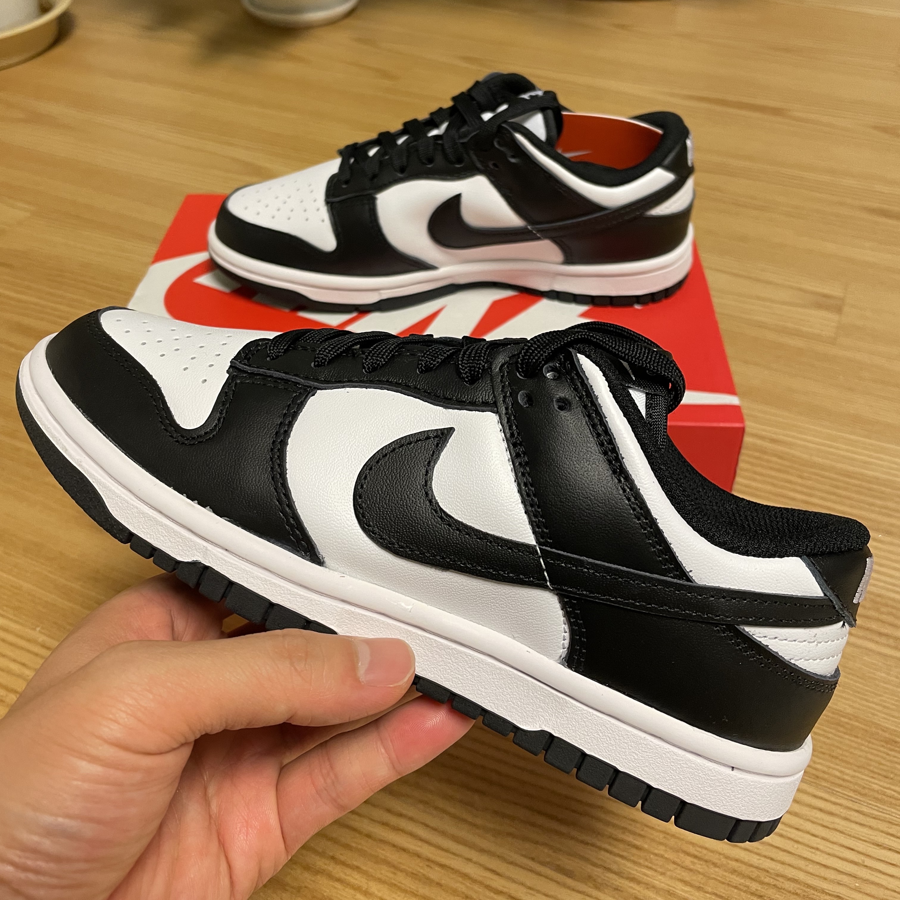(W) Nike Dunk Low Black 착용 스타일 - 1