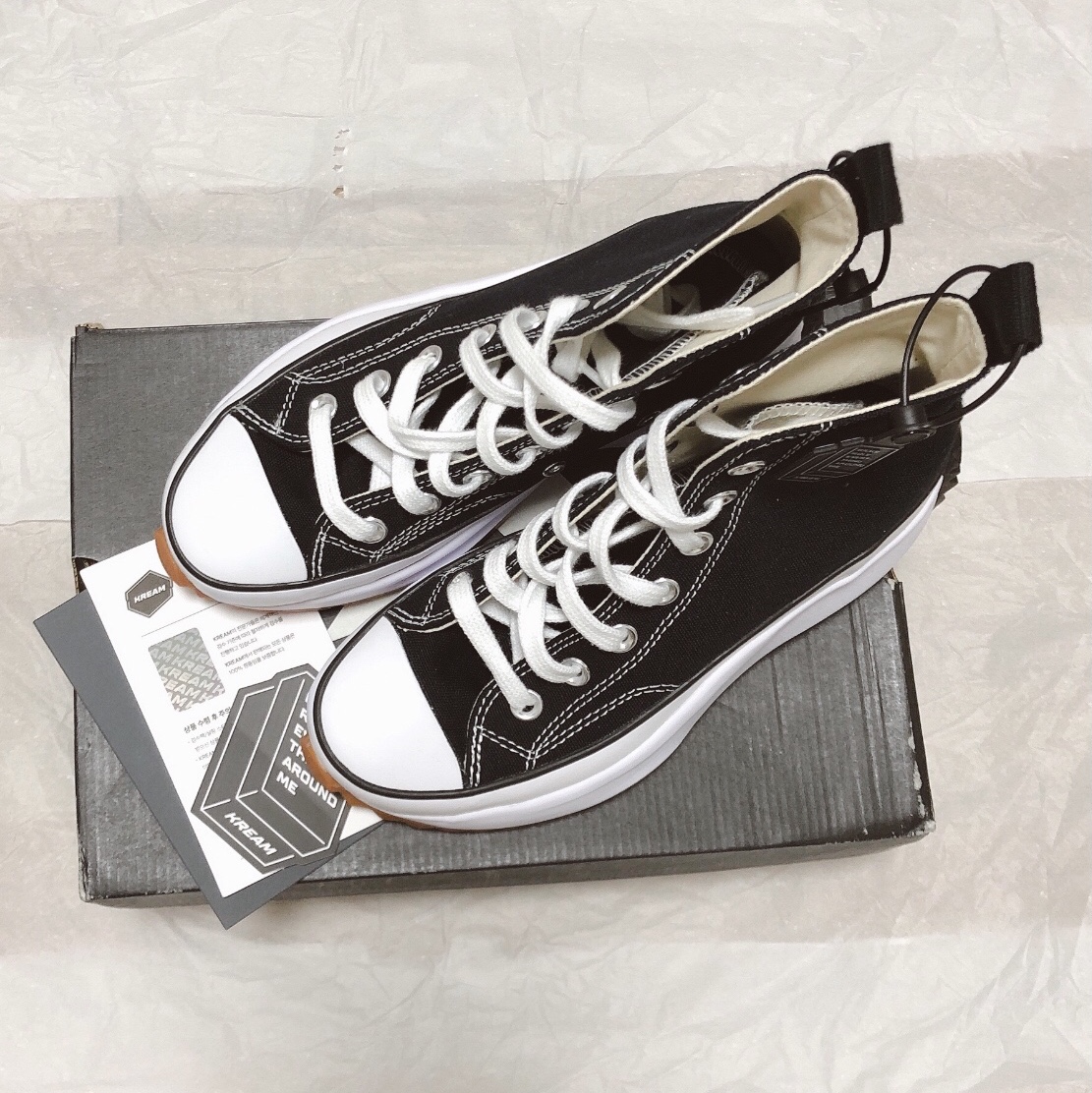 Converse Run Star Hike Hi Black White Gum 착용 스타일 - 3