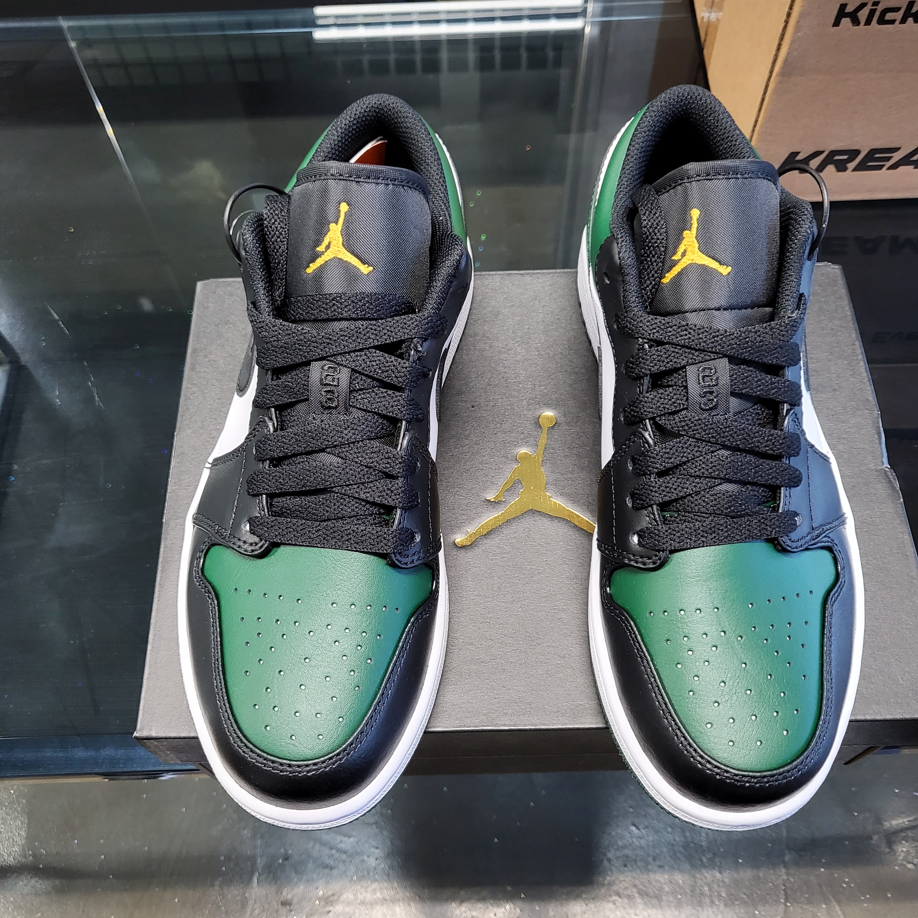 Jordan 1 Low Green Toe 착용 스타일 - 1