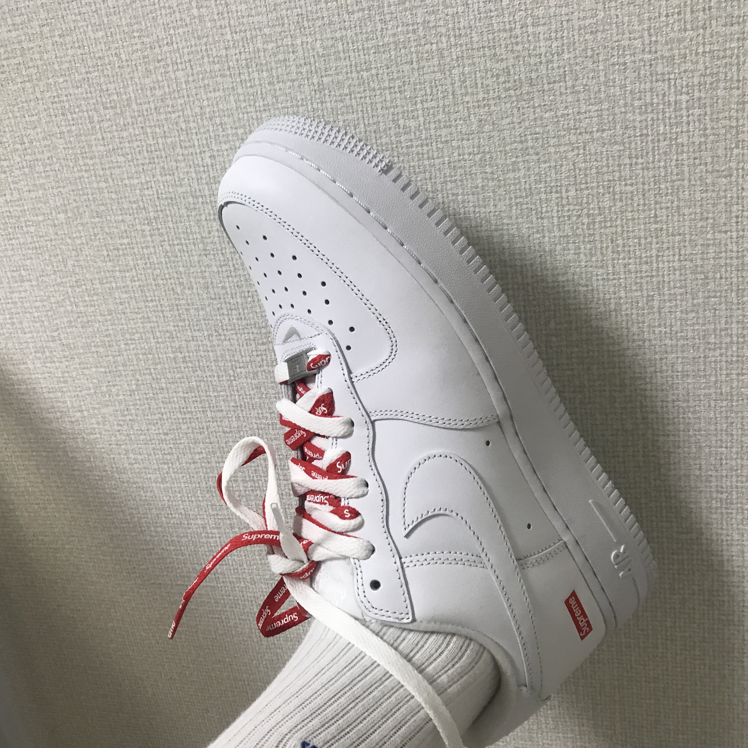 Nike x Supreme Air Force 1 Low White 착용 스타일 - 1