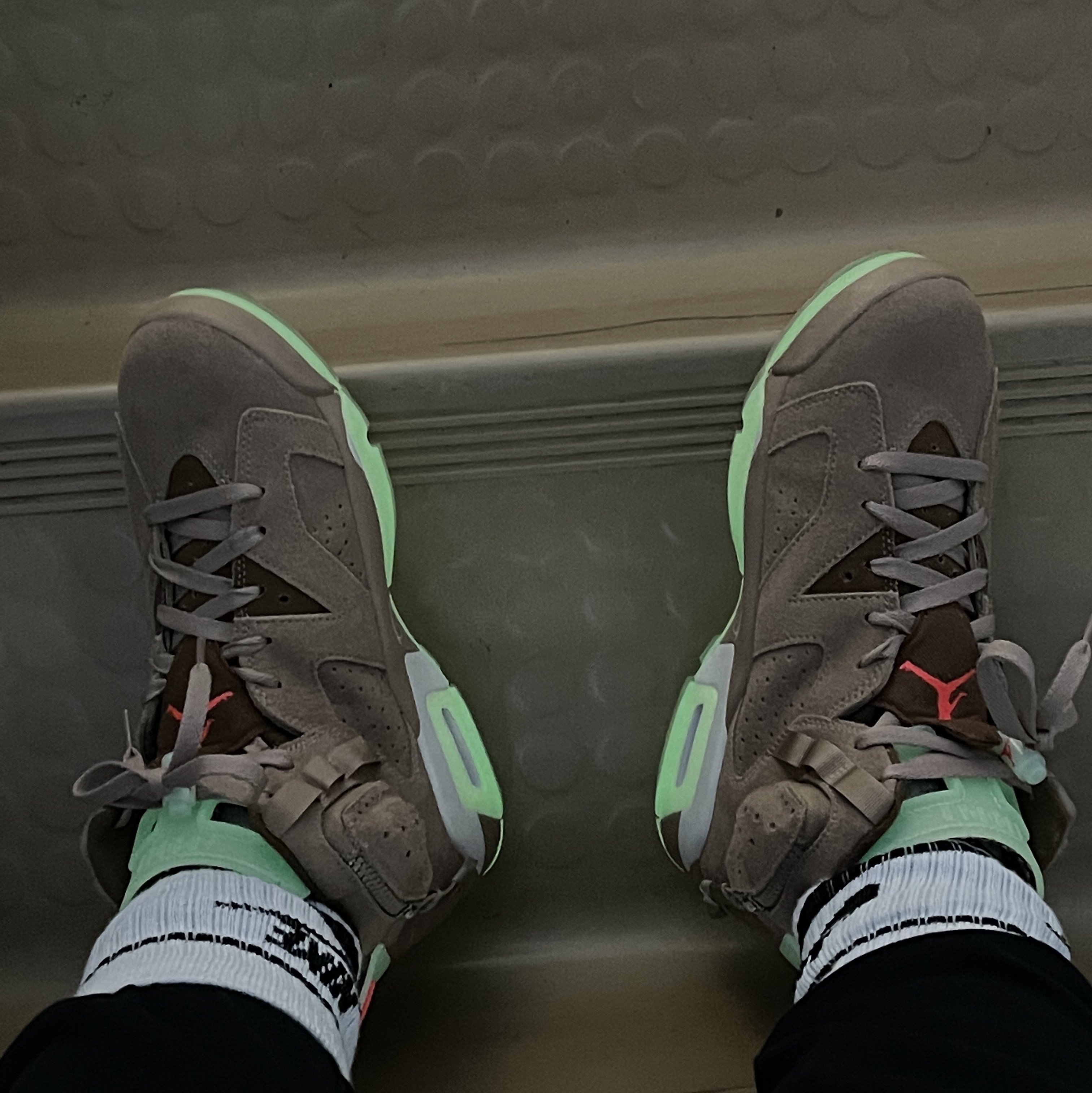 Jordan 6 x Travis Scott Retro SP British Khaki 착용 스타일