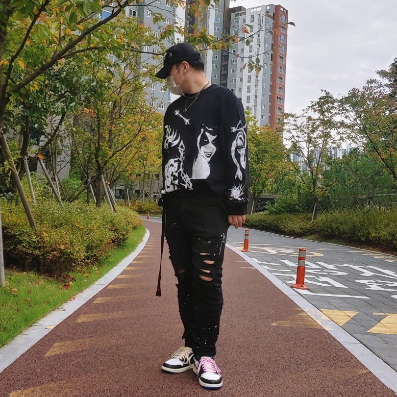Jordan 1 x Travis Scott x Fragment Retro Low OG SP Military Blue 착용 스타일 - 4