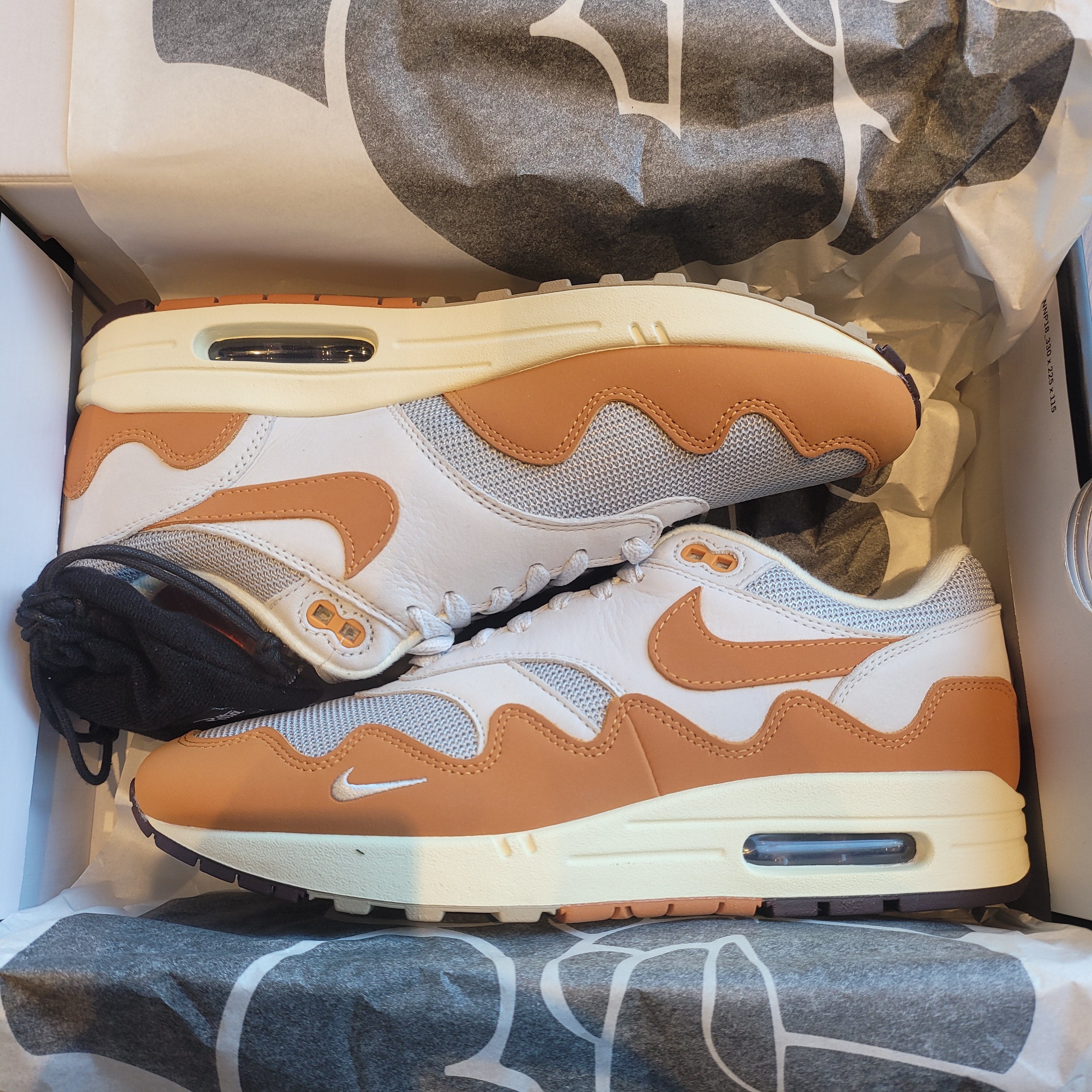 Nike x Patta Air Max 1 Monarch 착용 스타일 - 1
