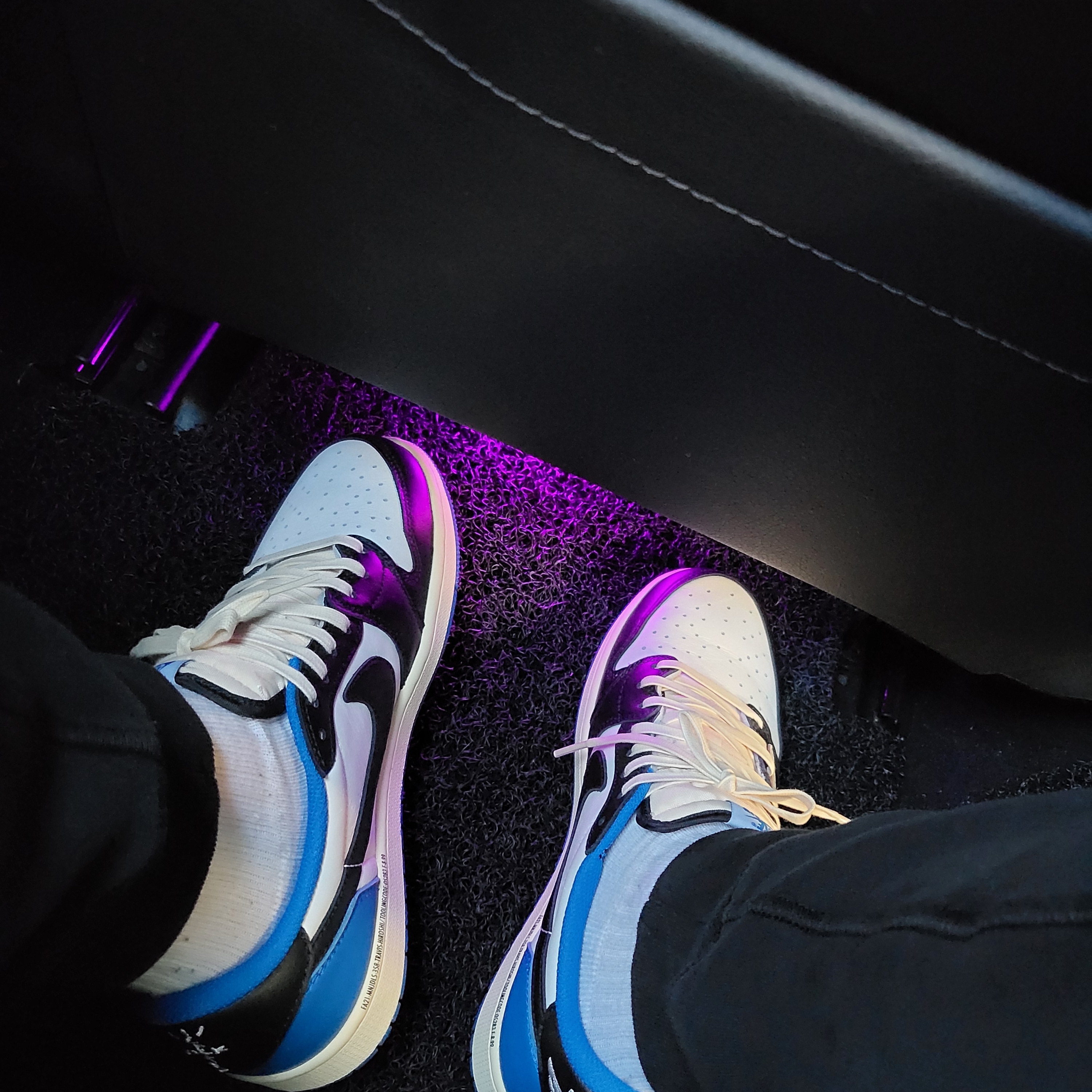Jordan 1 x Travis Scott x Fragment Retro Low OG SP Military Blue 착용 스타일