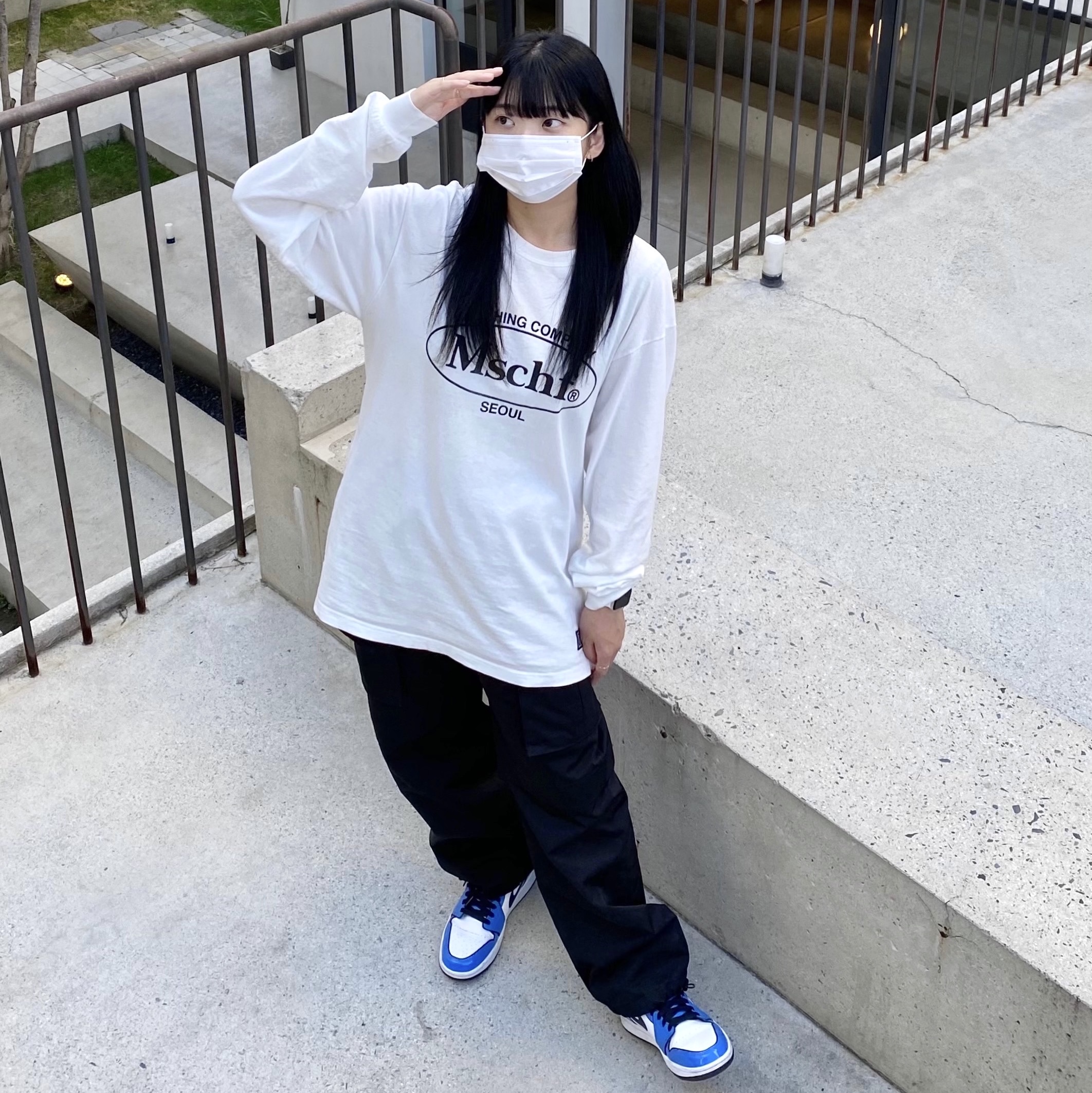 Jordan 1 Mid SE Signal Blue 착용 스타일