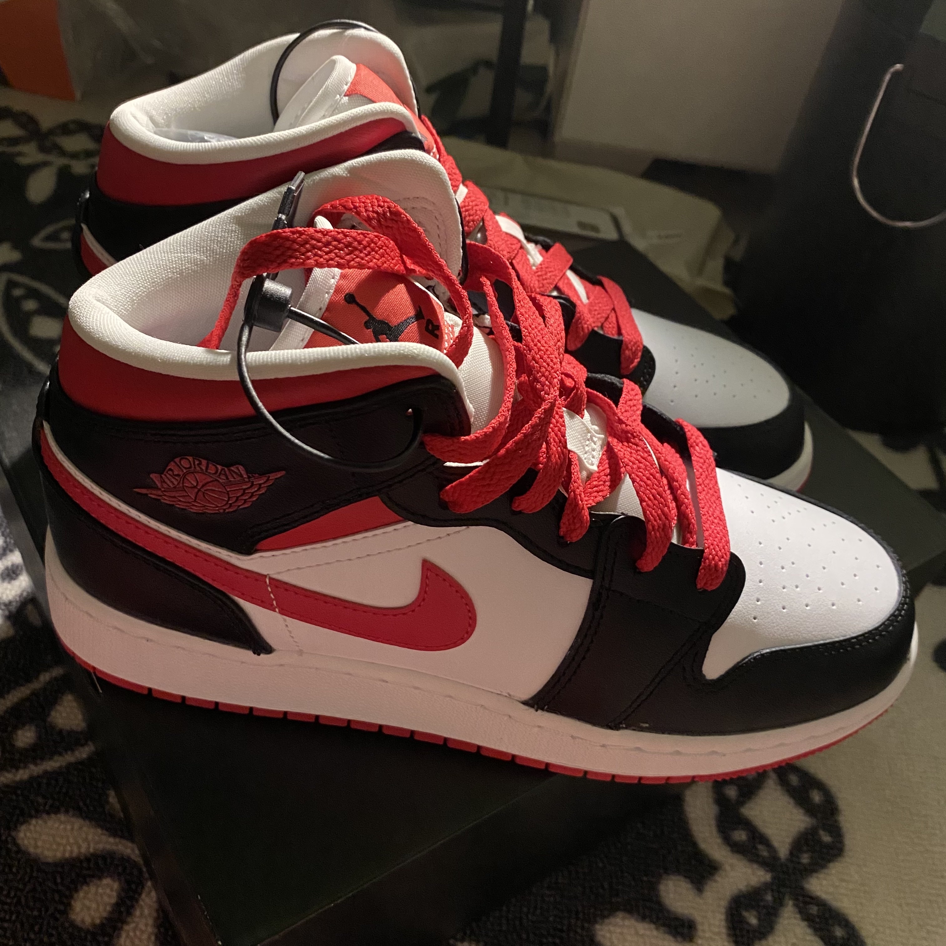 (GS) Jordan 1 Mid Very Berry , Nike Dunk Low SP Veneer 착용 스타일 - 1