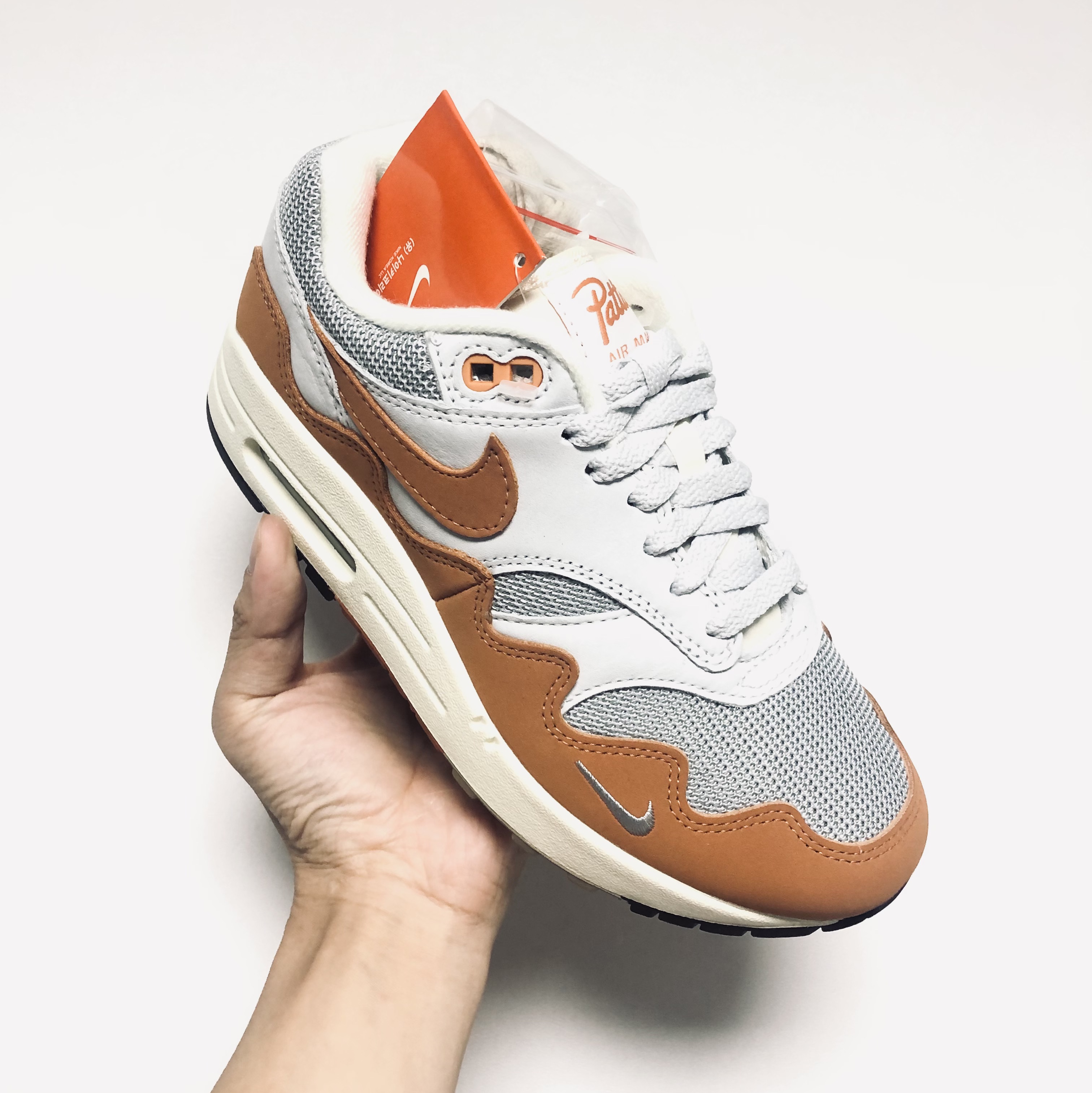 Nike x Patta Air Max 1 Monarch 착용 스타일 - 1