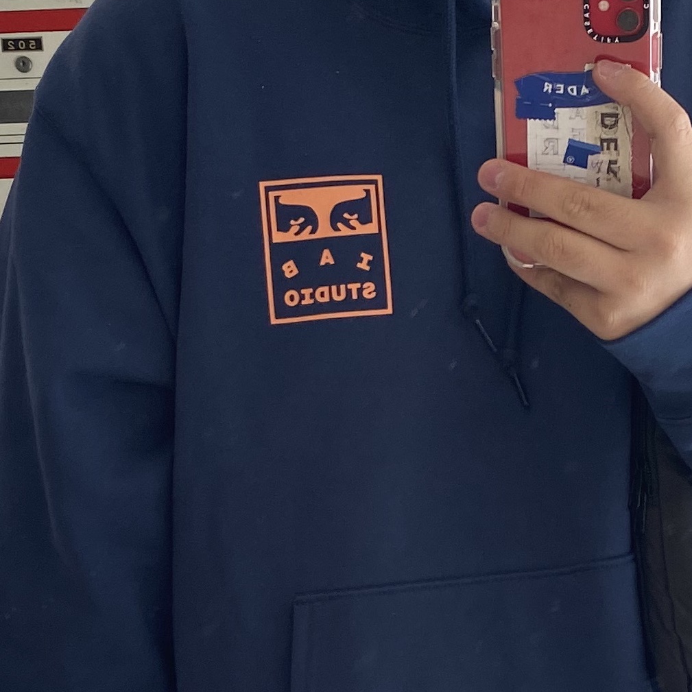 IAB Studio x Obey Eyes Icon Hoodie Oceana, Casetify x Ader Error Sketch Impact iPhone Case 착용 스타일
