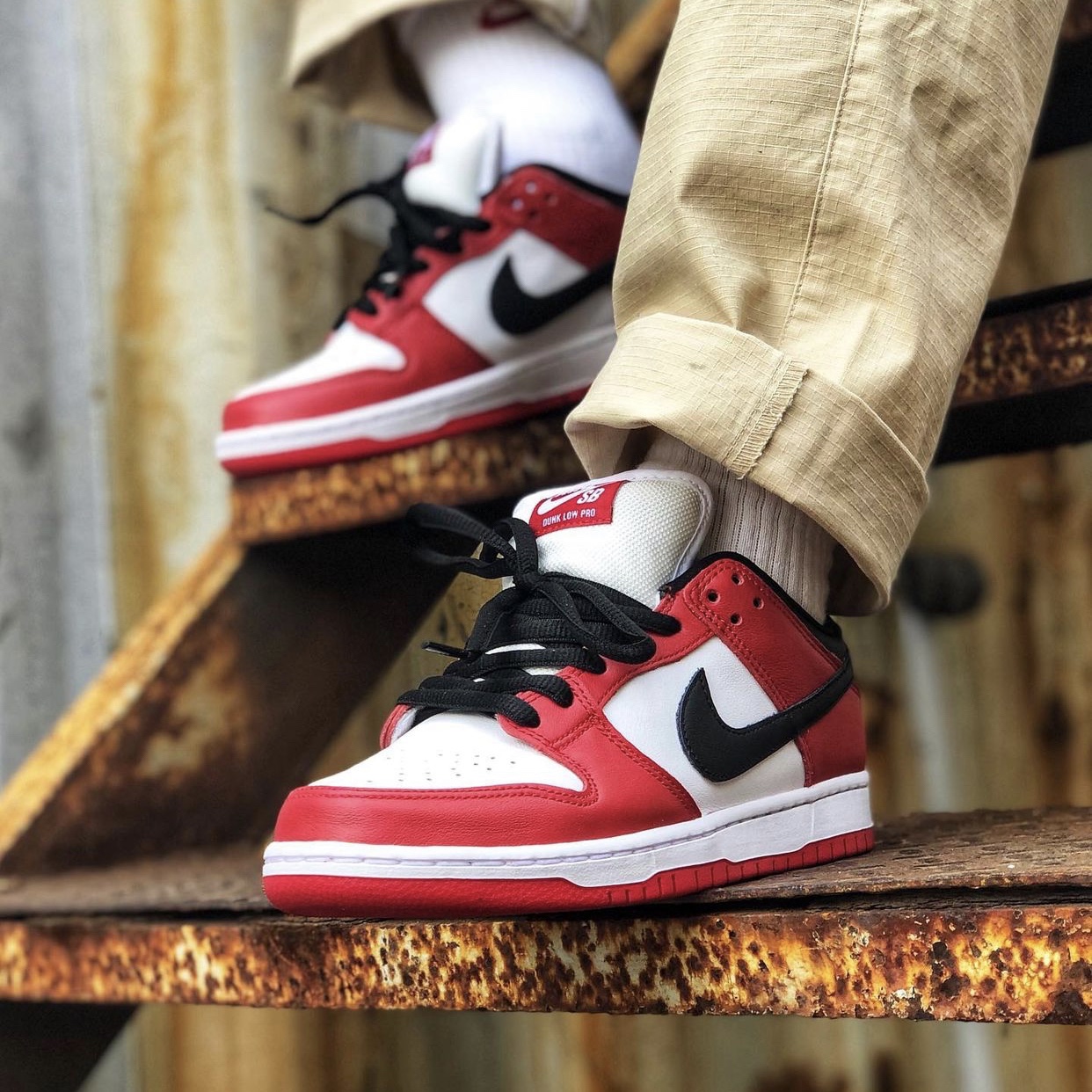 Nike SB Dunk Low Pro Chicago 착용 스타일 - 2