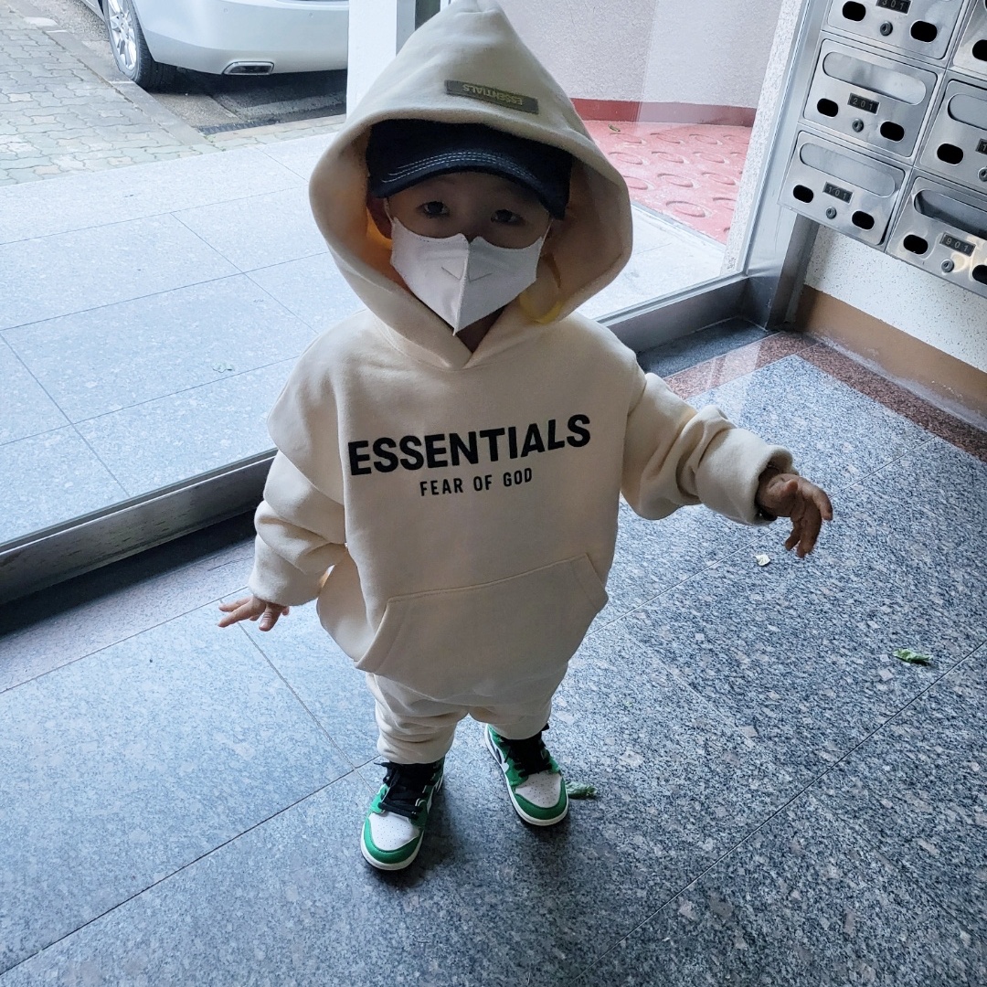 (Kids) Essentials Sweatpants Cream - 21SS, (Kids) Essentials Pull-Over Hoodie Cream - 21SS 착용 스타일 - 3
