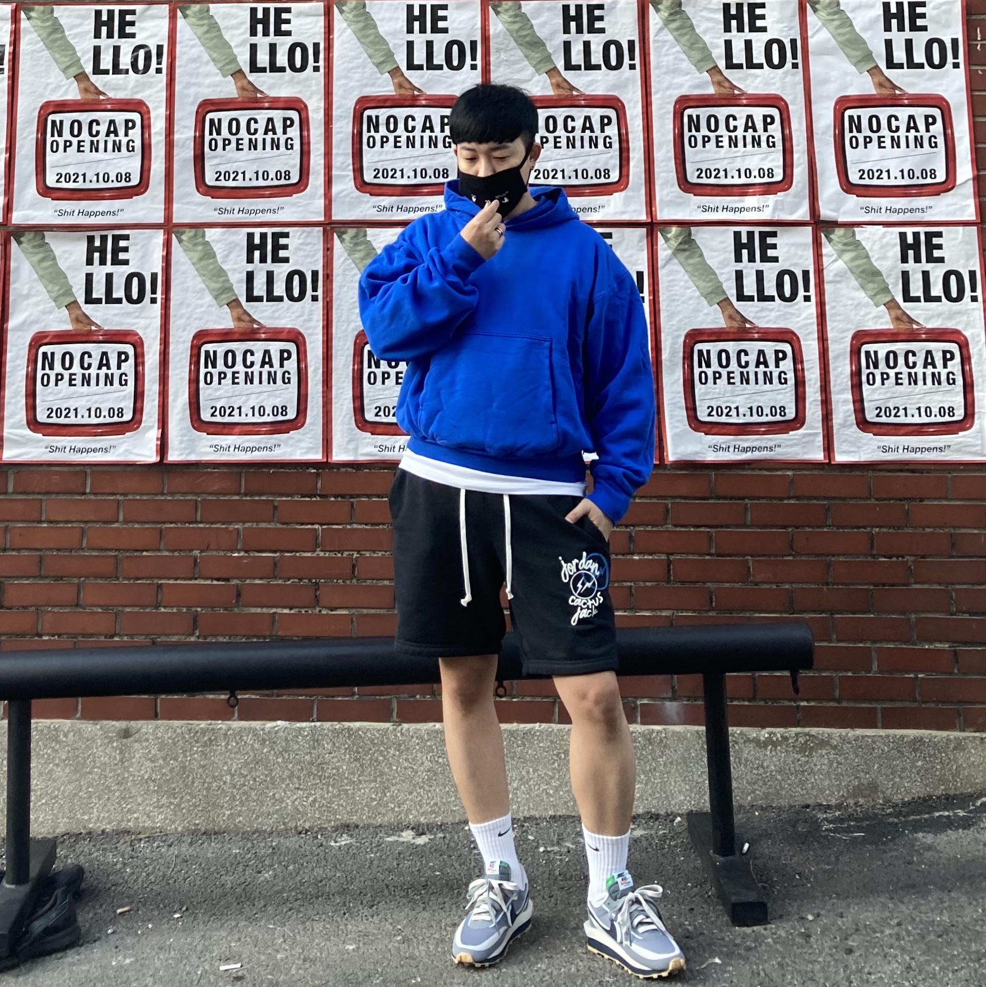 Yeezy Gap Hoodie Blue, Nike x Sacai x Clot LDWaffle Cool Grey 착용 스타일 - 2