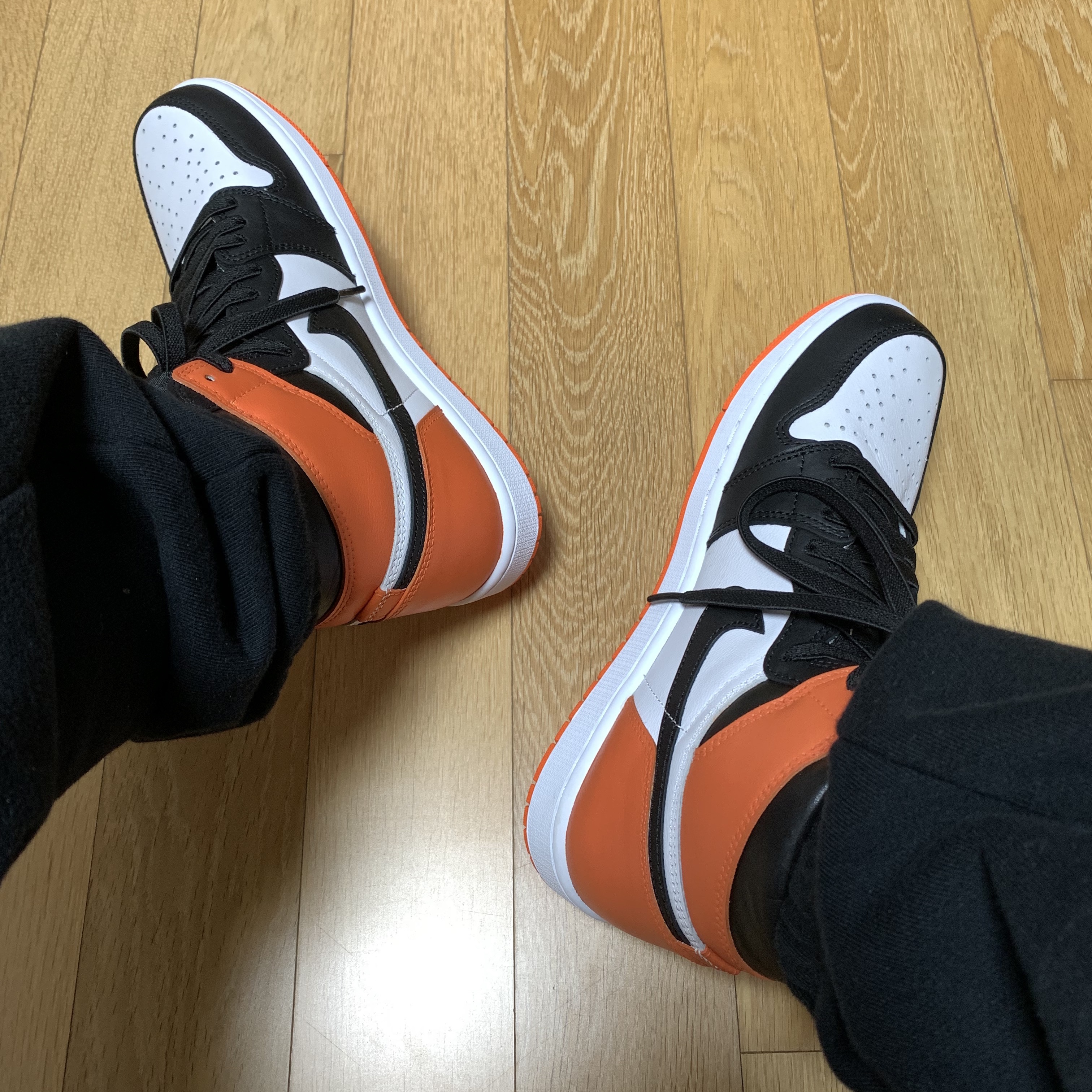 Jordan 1 Retro High OG Electro Orange 착용 스타일 - 1