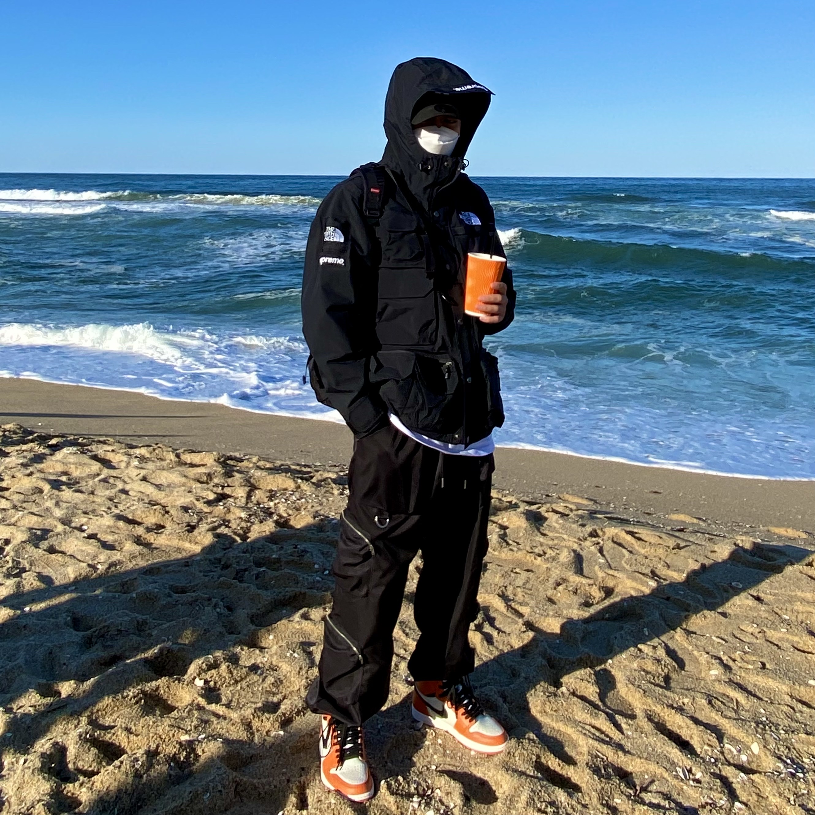 Jordan 1 Retro High OG Reverse Shattered Backboard, Supreme x The North Face Cargo Jacket Black - 20SS 착용 스타일 - 1