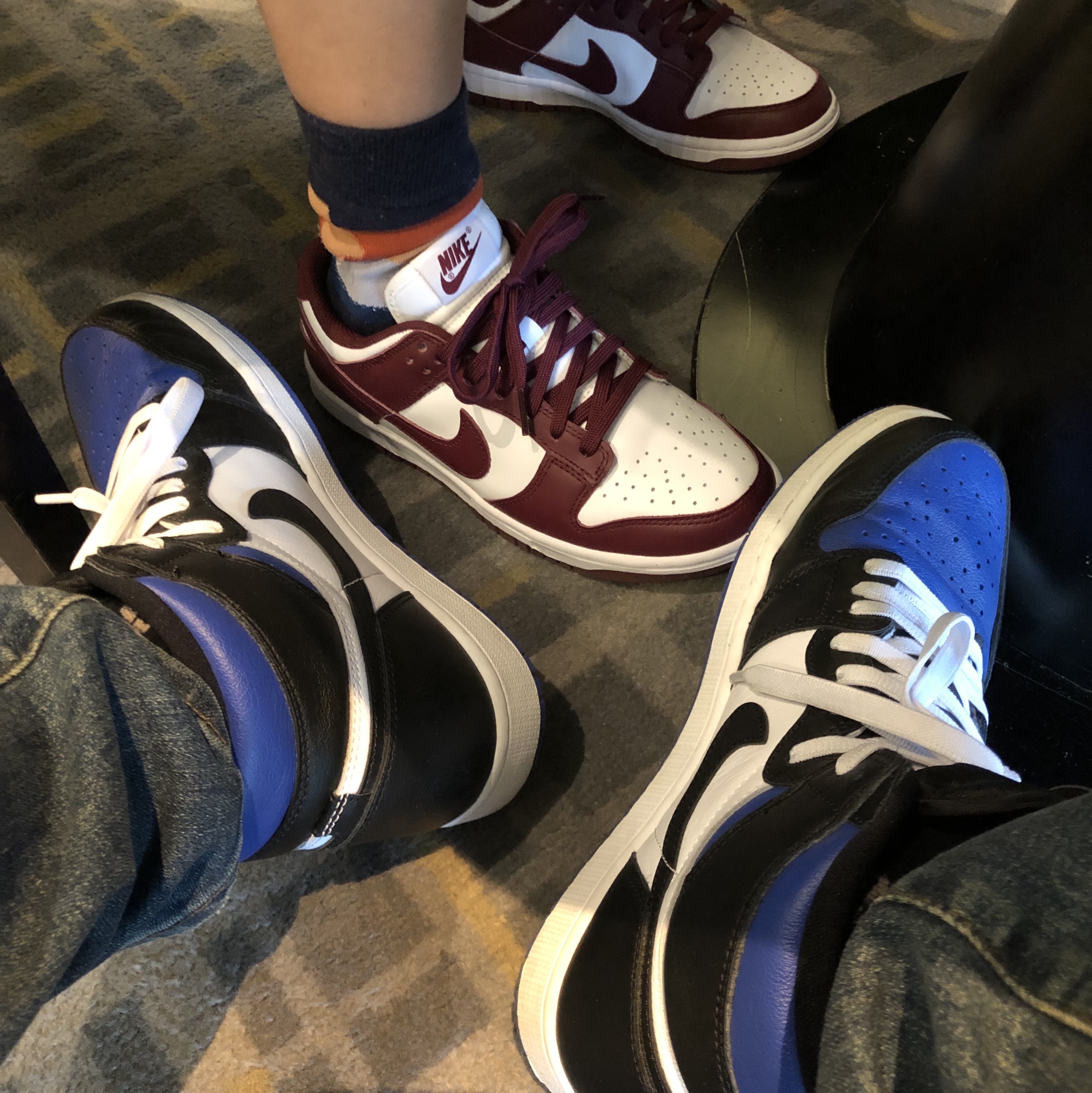 (W) Nike Dunk Low Bordeaux, Jordan 1 Retro High OG Royal Toe 착용 스타일