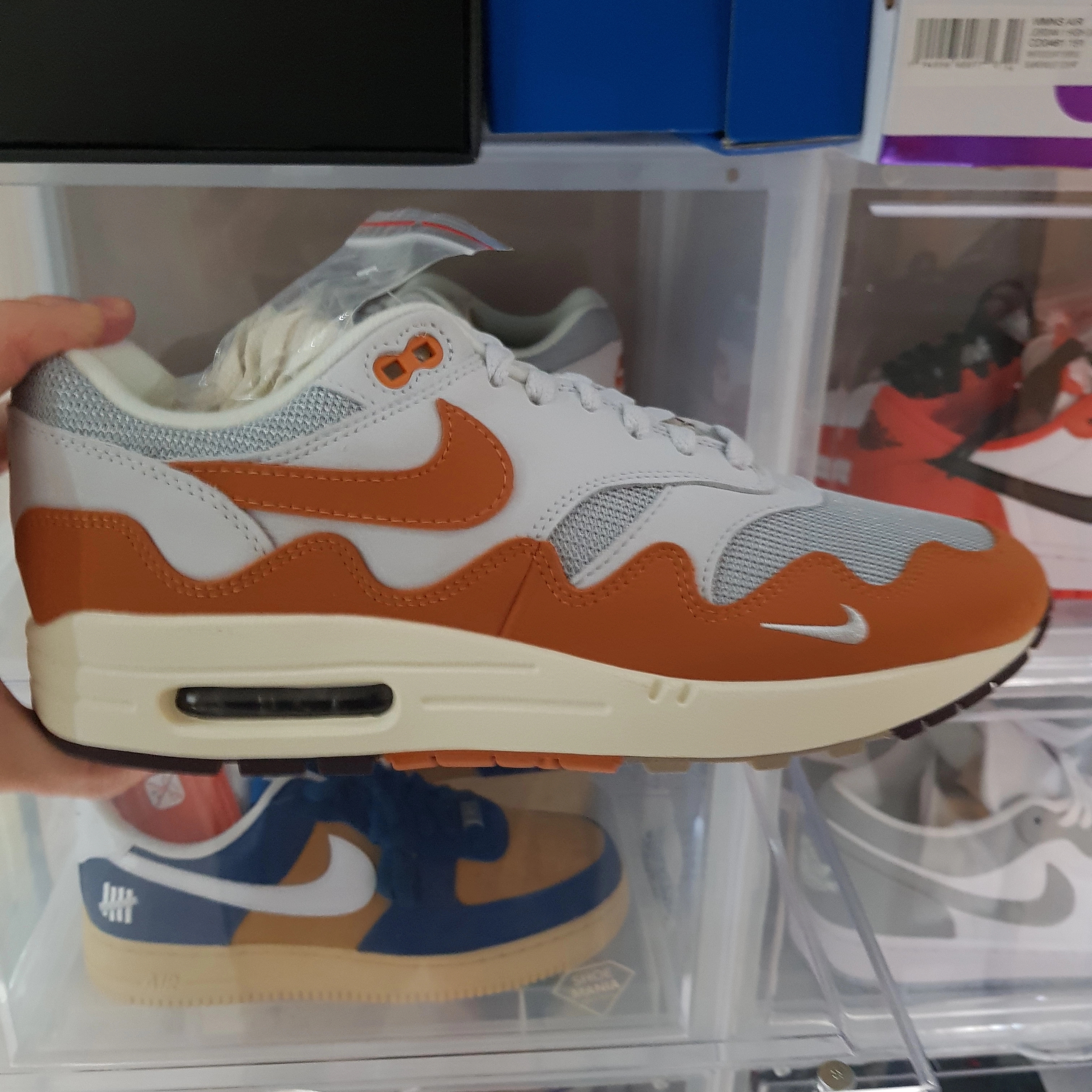 Nike x Patta Air Max 1 Monarch 착용 스타일