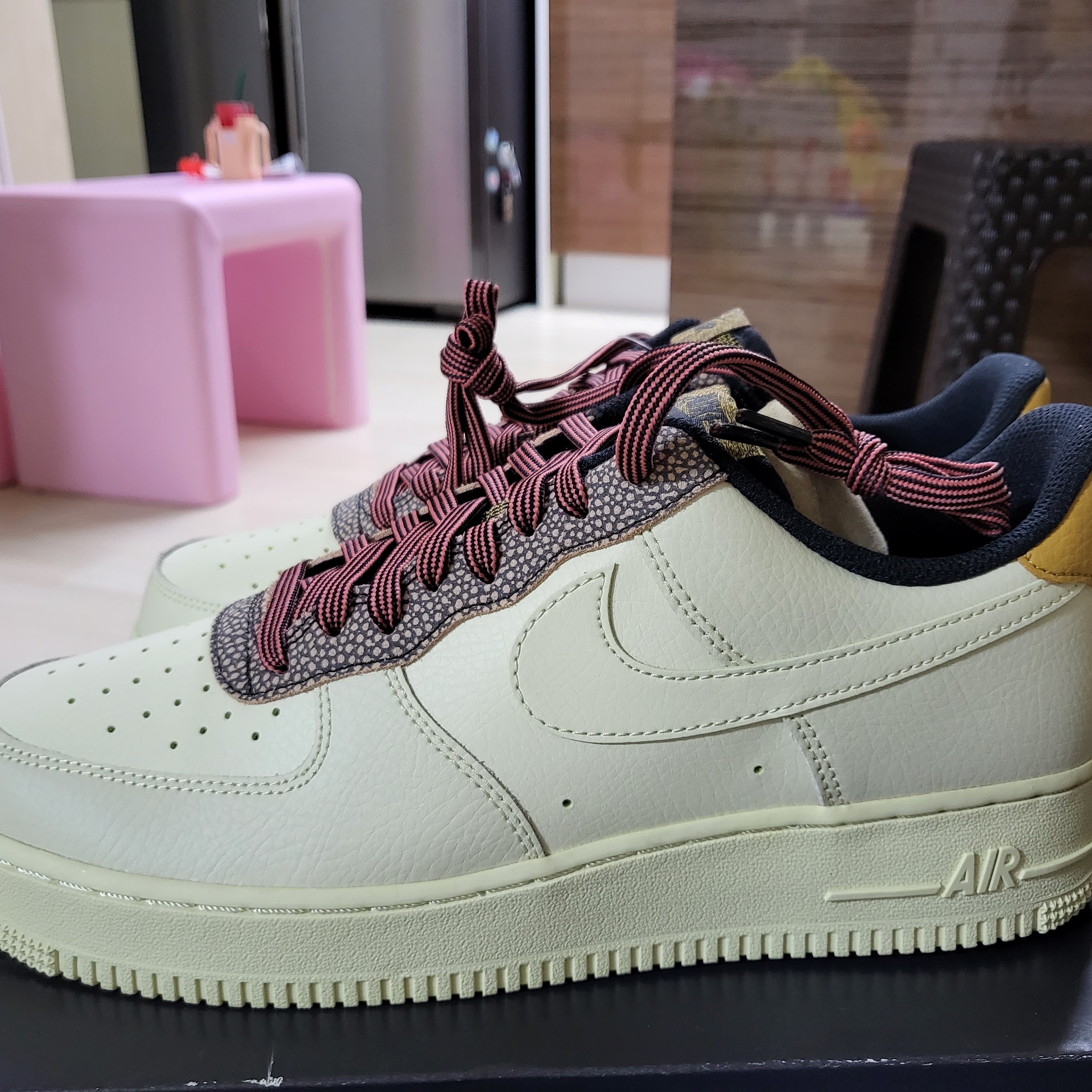 Nike Air Force 1 '07 LV8 Low Fossil 착용 스타일 - 5
