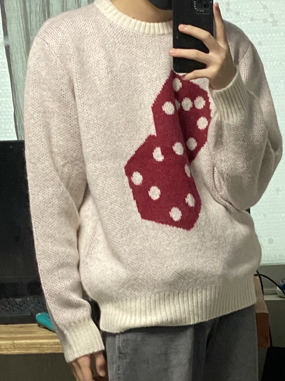 Stussy Dice Mohair Sweater Bone 착용 스타일