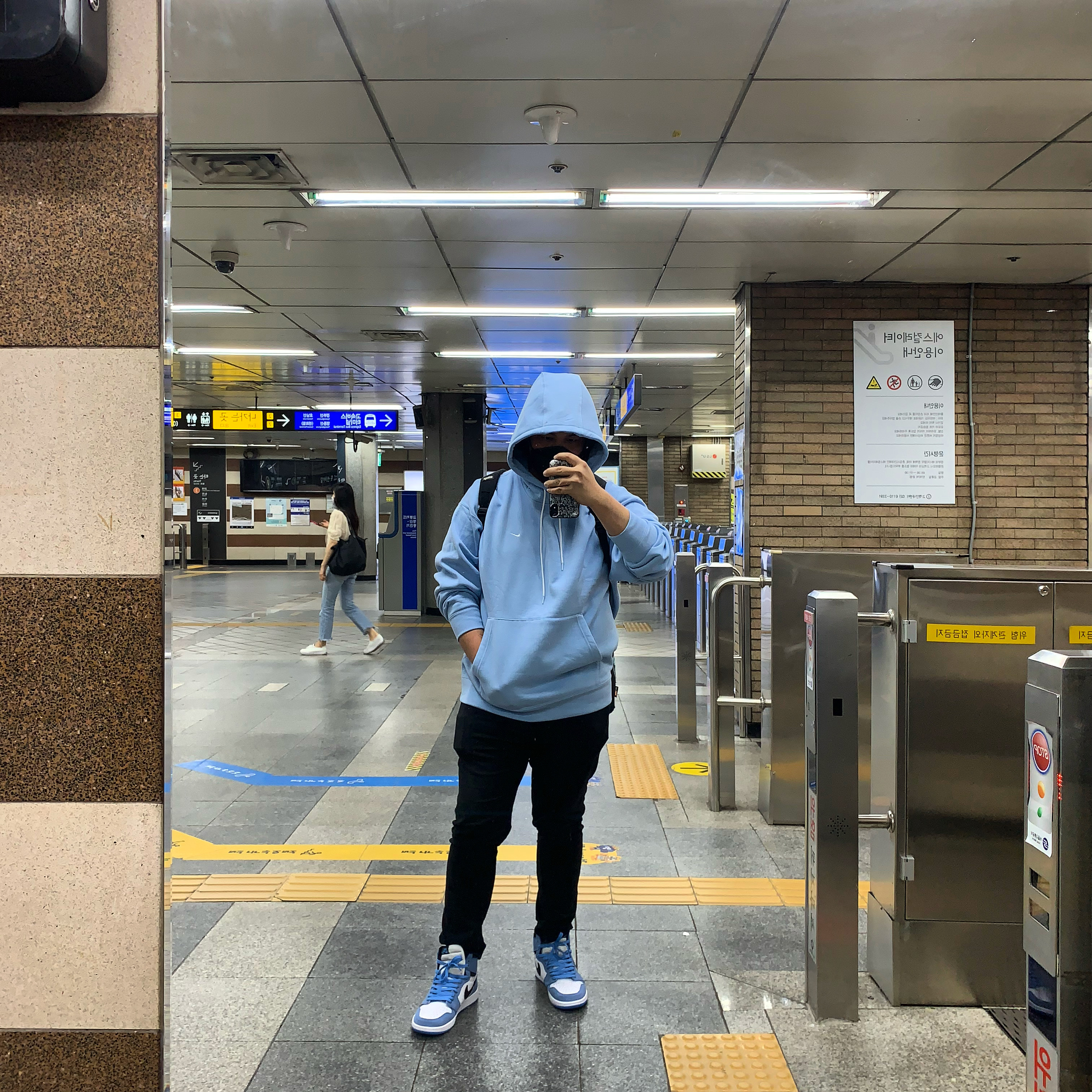 Jordan 1 Retro High OG University Blue, Nike NRG Solo Swoosh Fleece Hoodie Psychic Blue - US/EU 착용 스타일