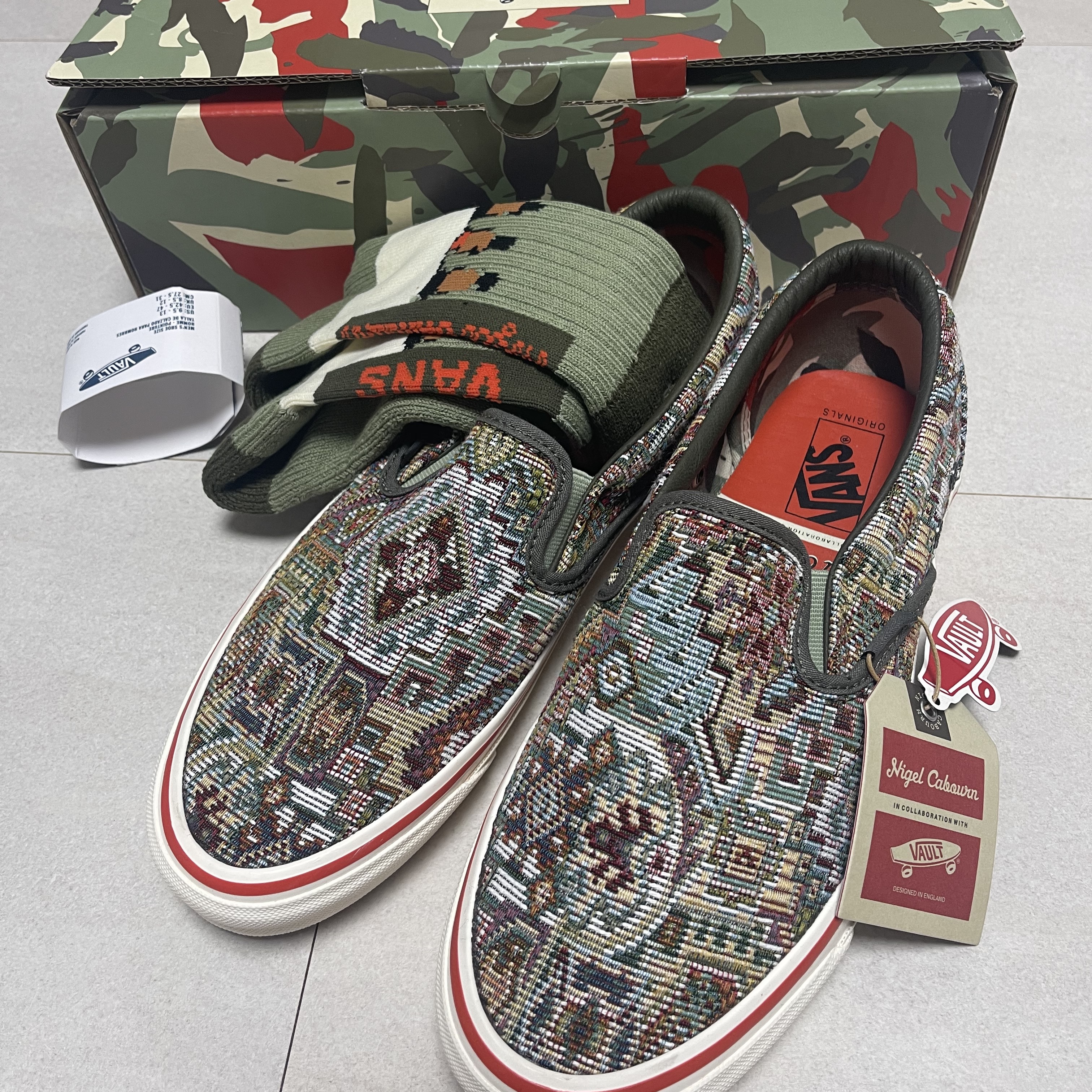 Vans Vault x Nigel Cabourn OG Classic Slip-On LX Carpet Green Mix 착용 스타일 - 2