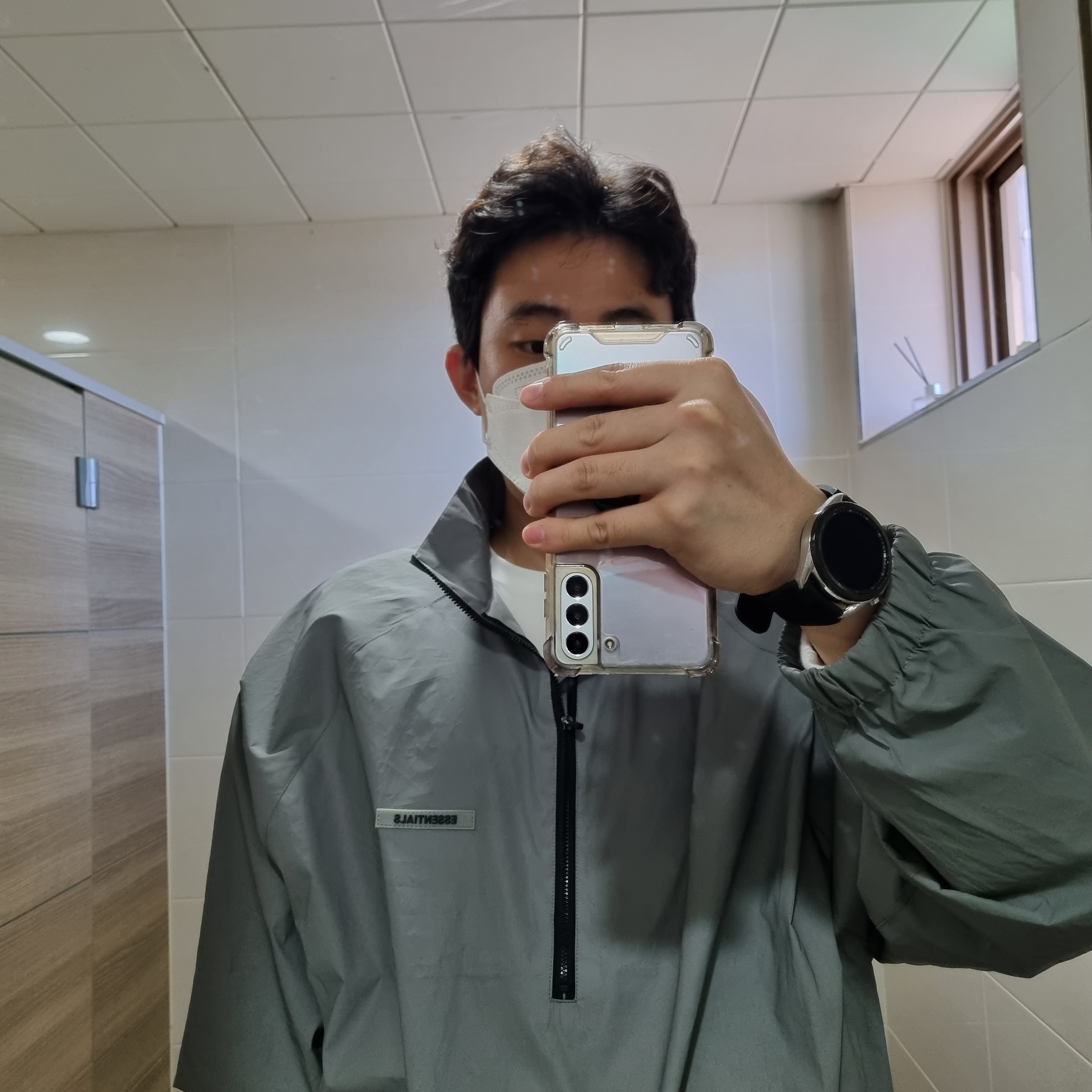 Essentials Track Jacket Silver Reflective - 20SS 착용 스타일 - 1
