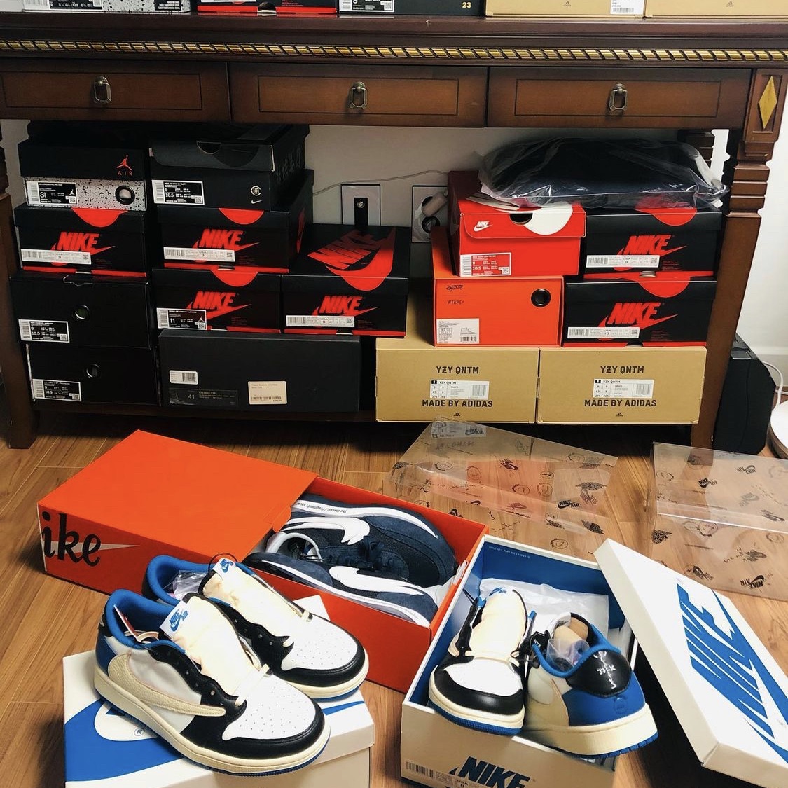 Jordan 1 x Travis Scott x Fragment Retro Low OG SP Military Blue, Nike x Sacai x Fragment LDWaffle Blackened Blue 착용 스타일