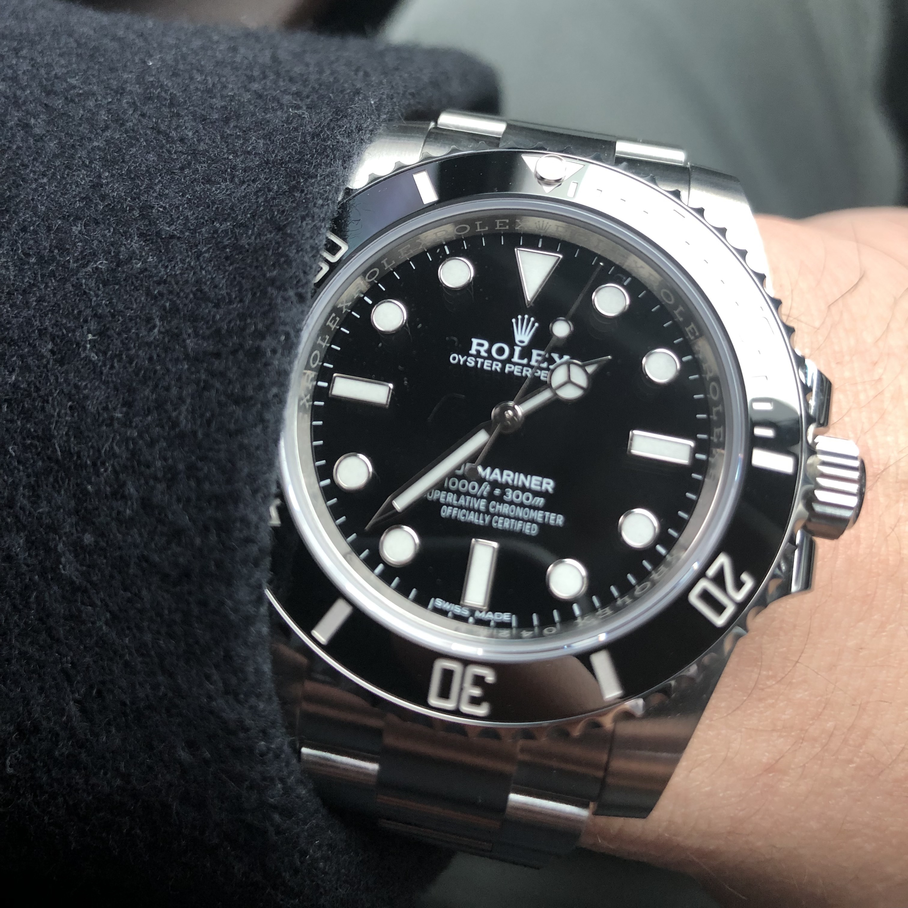 Rolex Submariner 40mm 114060 Black Oyster 착용 스타일