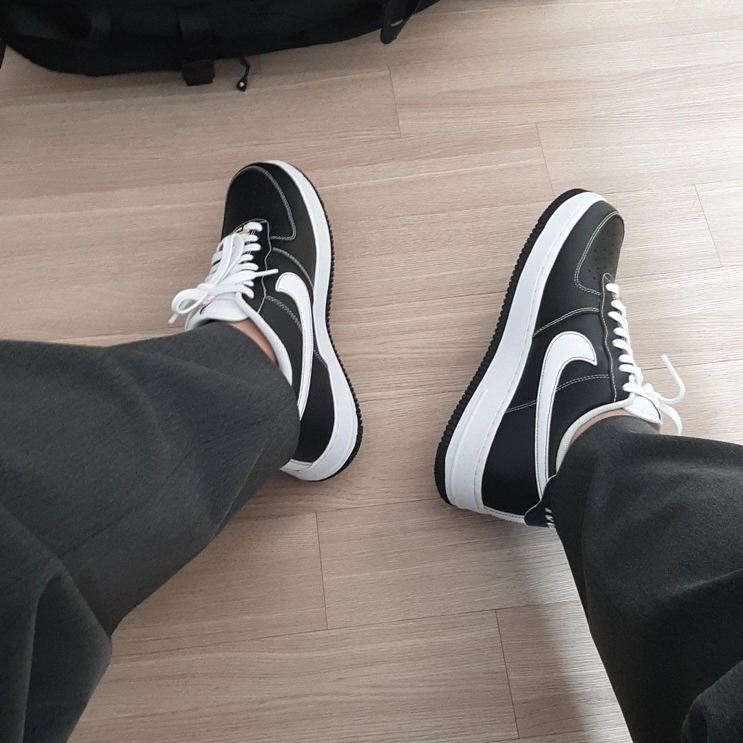 Nike Air Force 1 '07 First Use Black White 착용 스타일 - 2