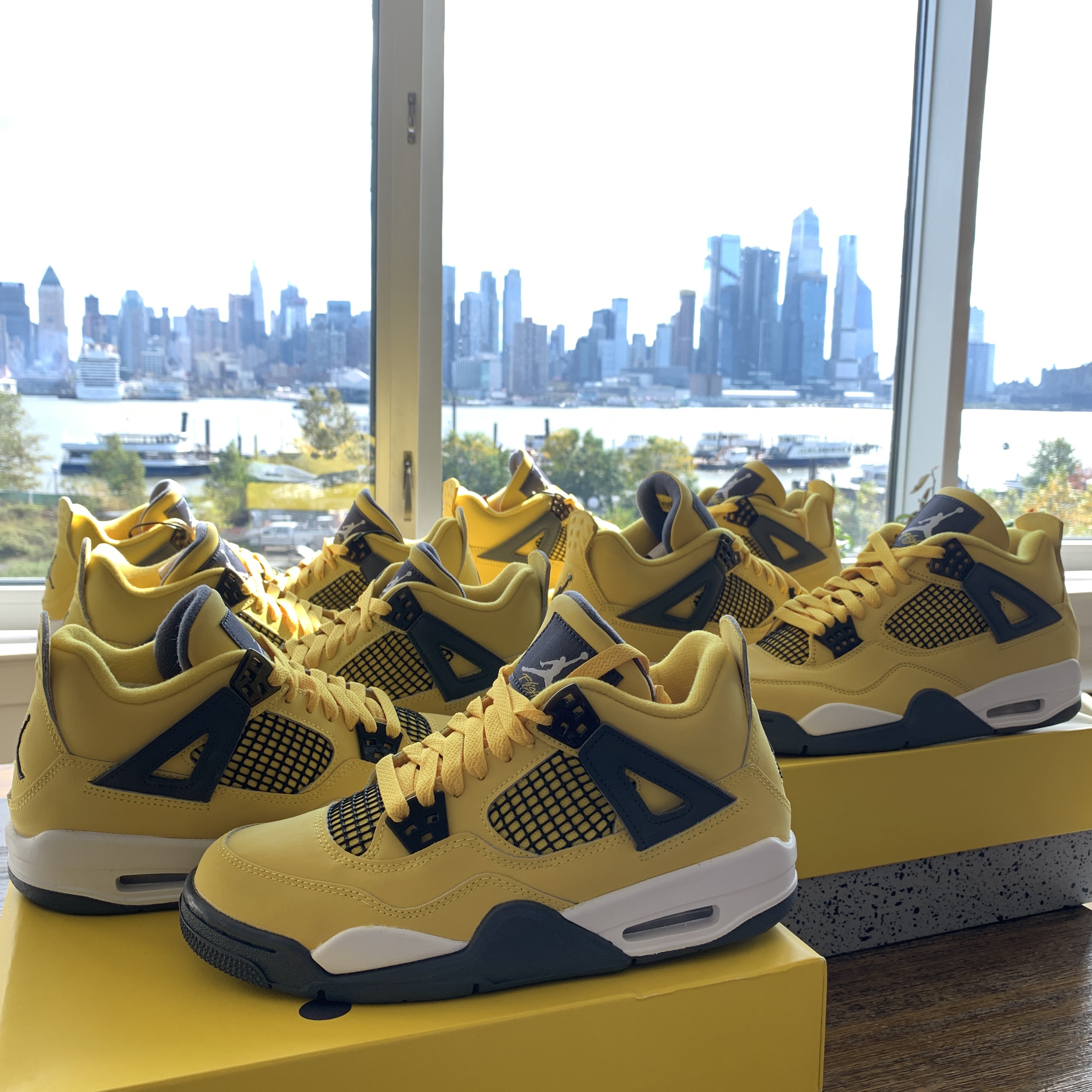 Jordan 4 Retro Tour Yellow, (GS) Jordan 4 Retro Tour Yellow 착용 스타일