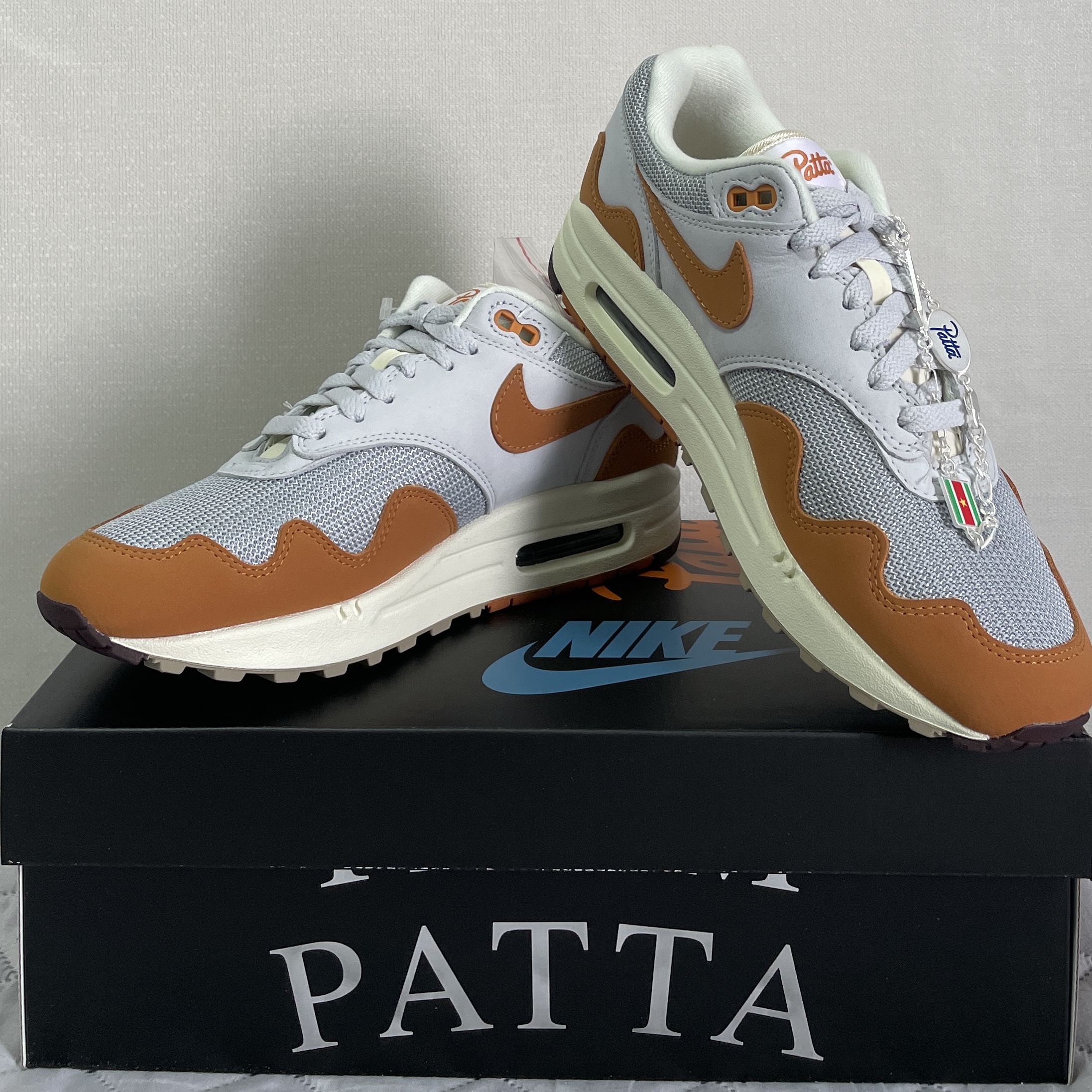 Nike x Patta Air Max 1 Monarch 착용 스타일