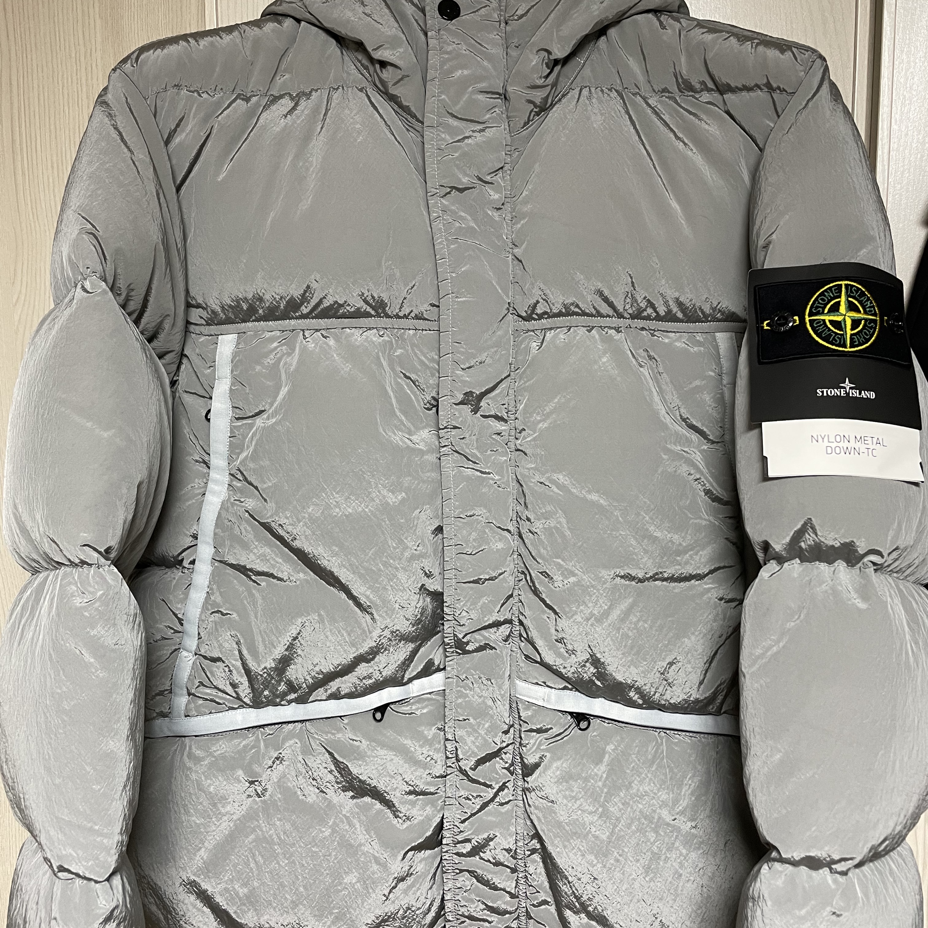 Stone Island 44508 Nylon Metal Down-TC Jacket Light Grey - 21FW 착용 스타일 - 1