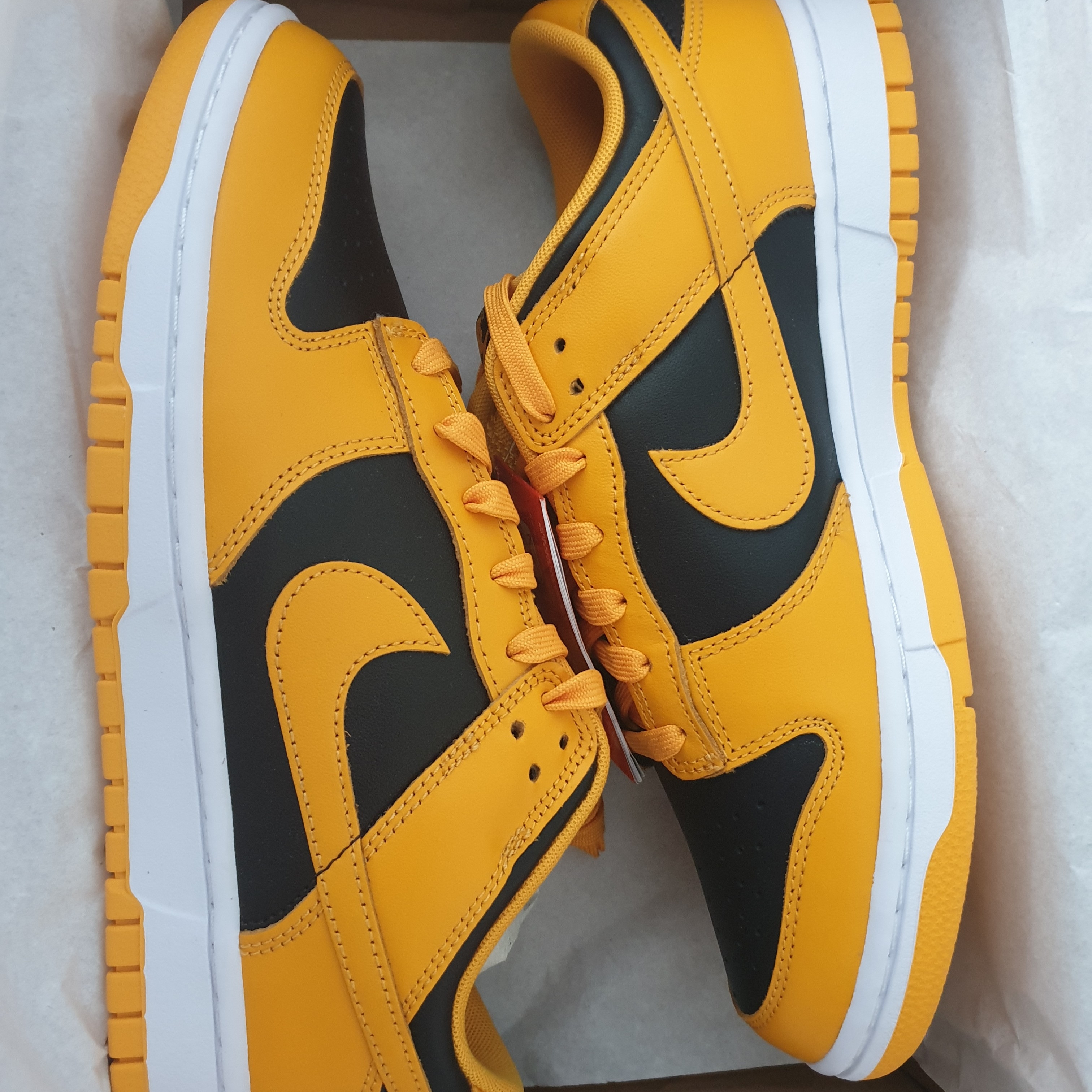 Nike Dunk Low Retro Championship Goldenrod, Nike Dunk Low SE Dusty Olive 착용 스타일 - 1